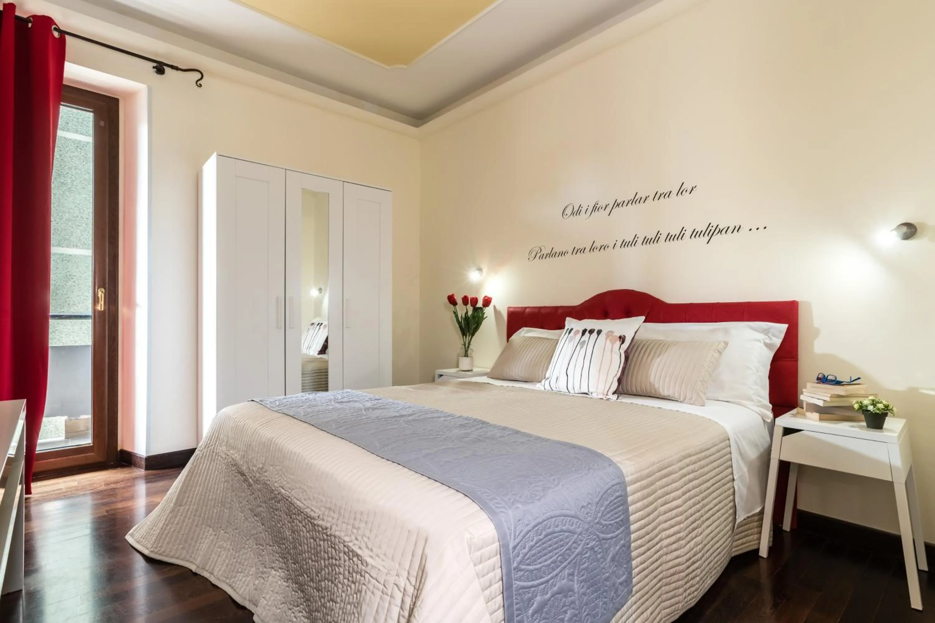 Photo of the whole room, Bed in Fior di Loto Sweetness