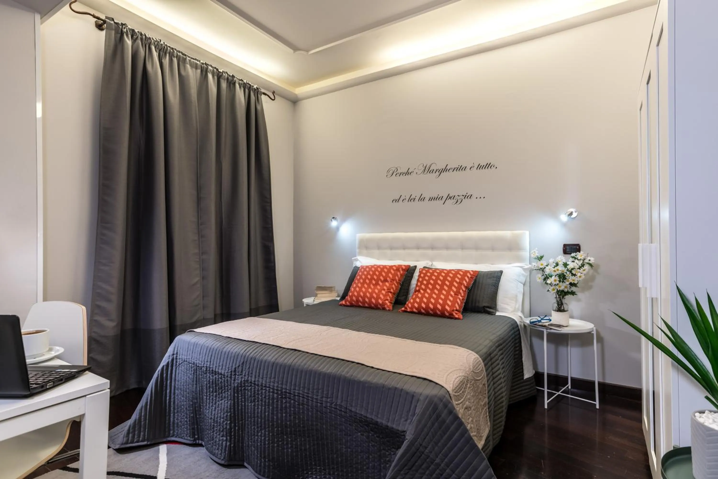 Photo of the whole room, Bed in Fior di Loto Sweetness