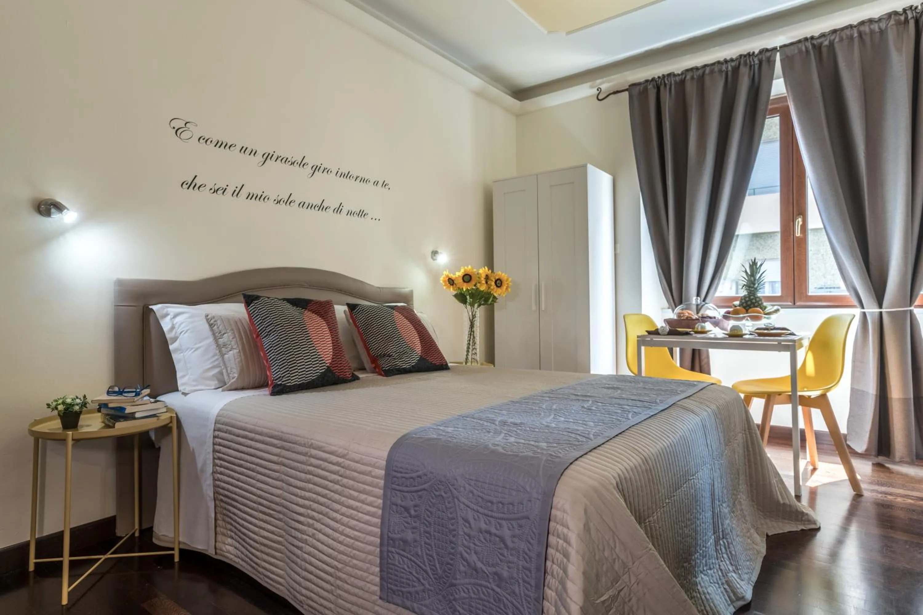 Photo of the whole room, Bed in Fior di Loto Sweetness