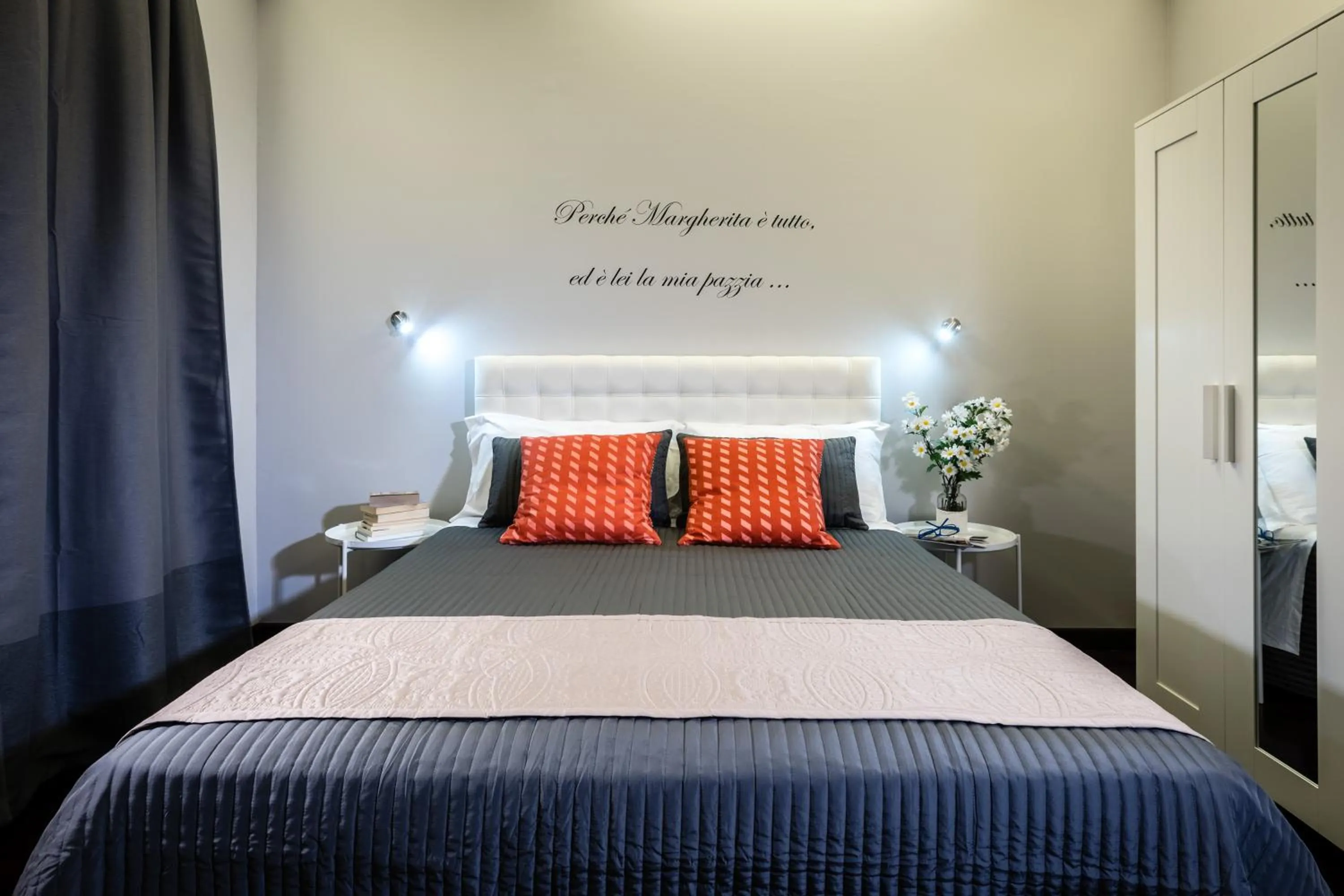 Photo of the whole room, Bed in Fior di Loto Sweetness