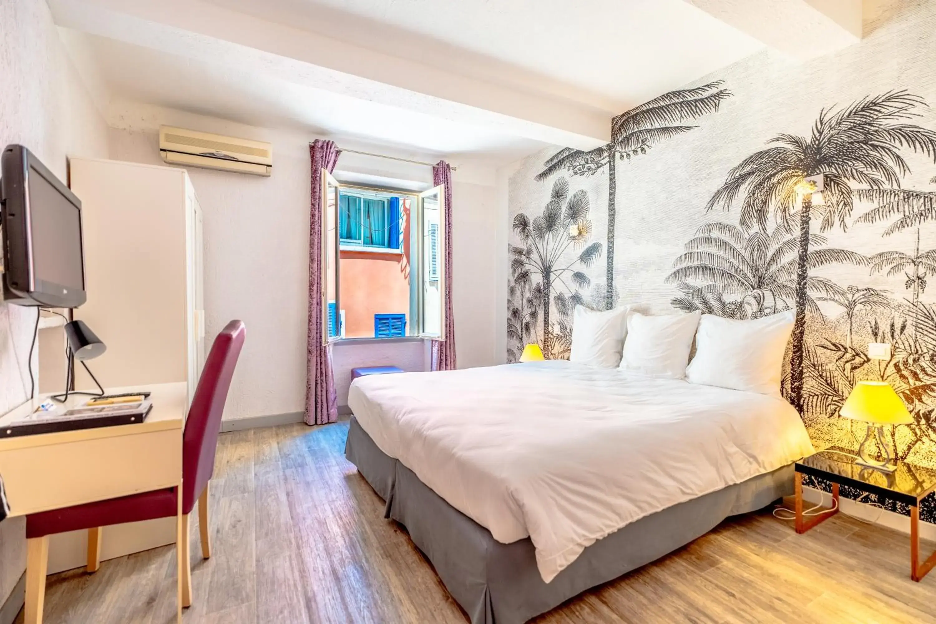 Classic Double or Twin Room in Hotel Les Palmiers Classic Double or Twin Room in Hotel Les Palmiers