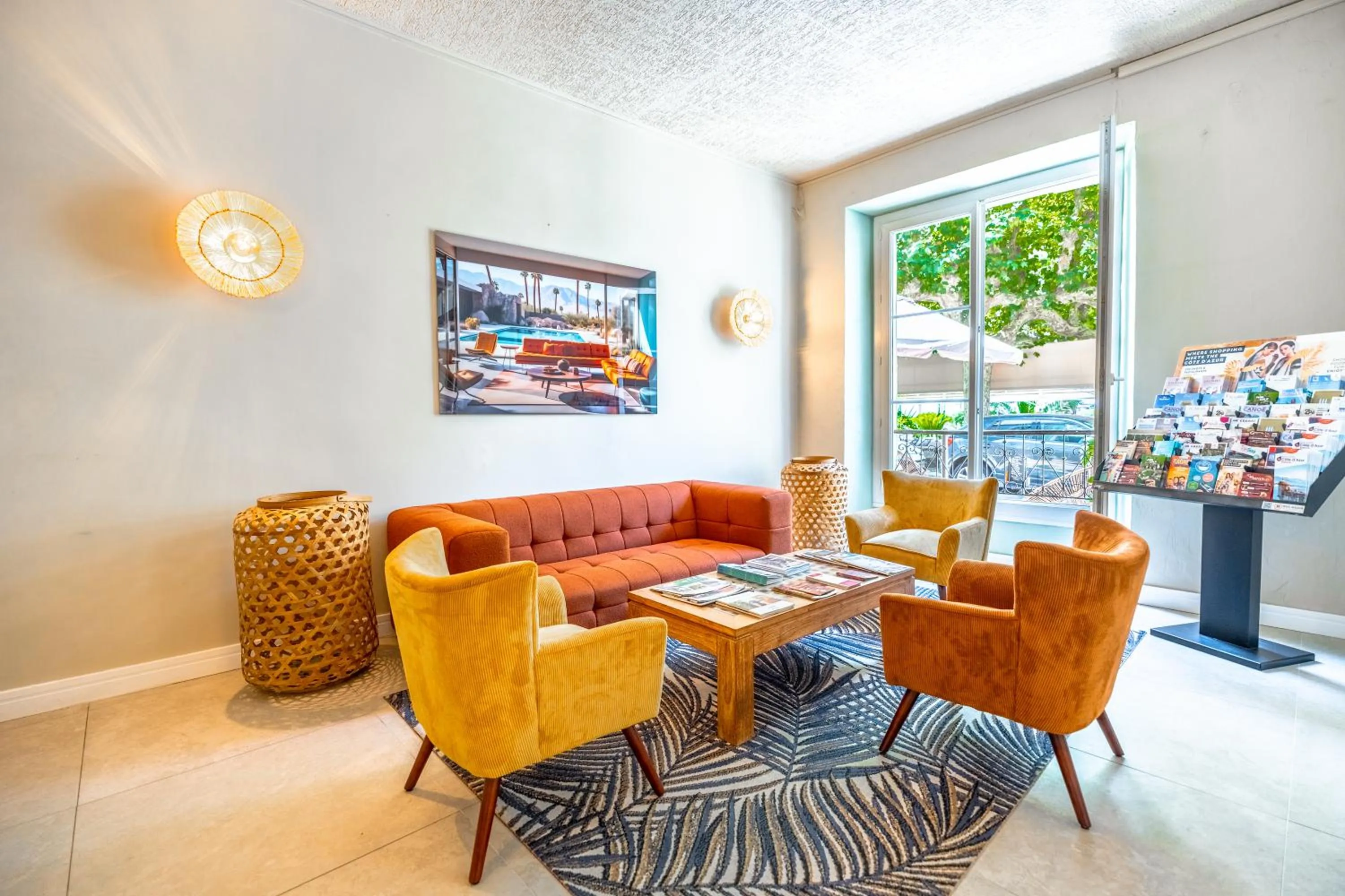 Seating area in Hotel Les Palmiers