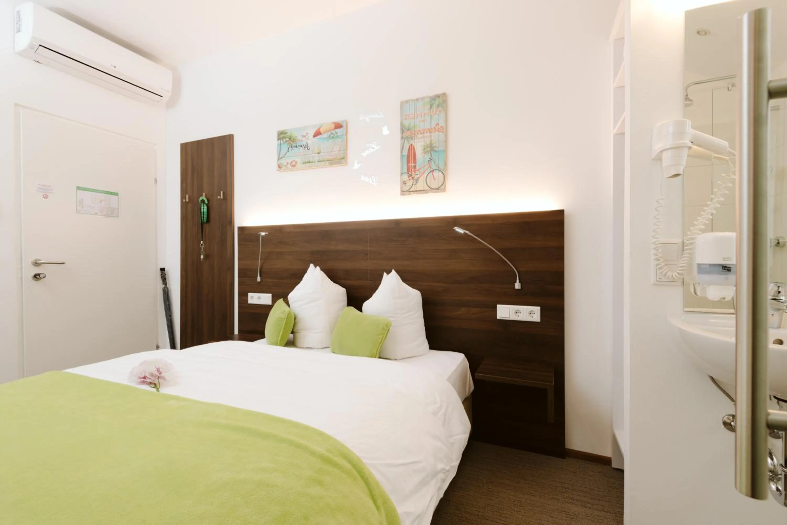 Bathroom, Bed in Velden24 - create your own stay