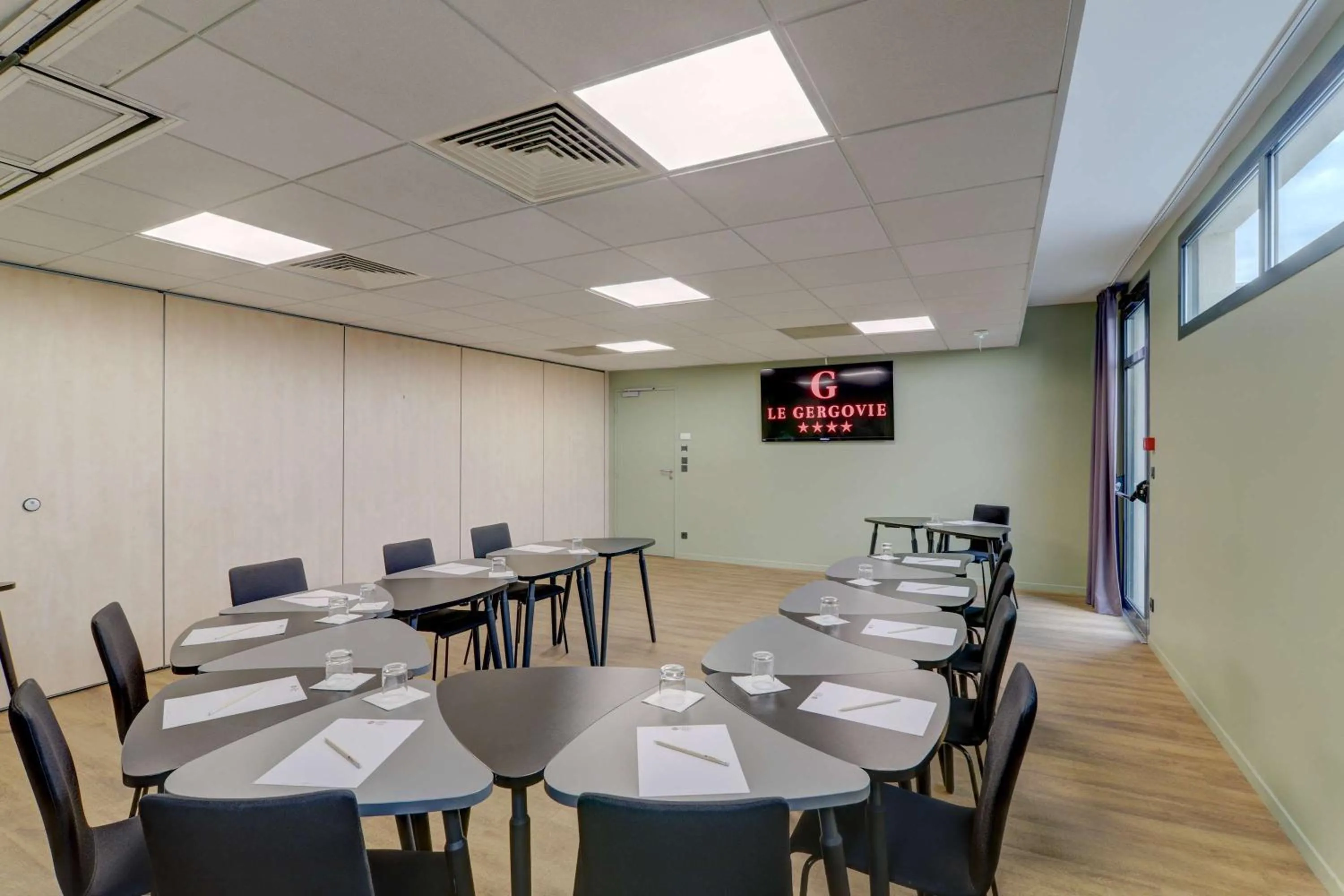 Meeting/conference room in Best Western Plus Hôtel Gergovie