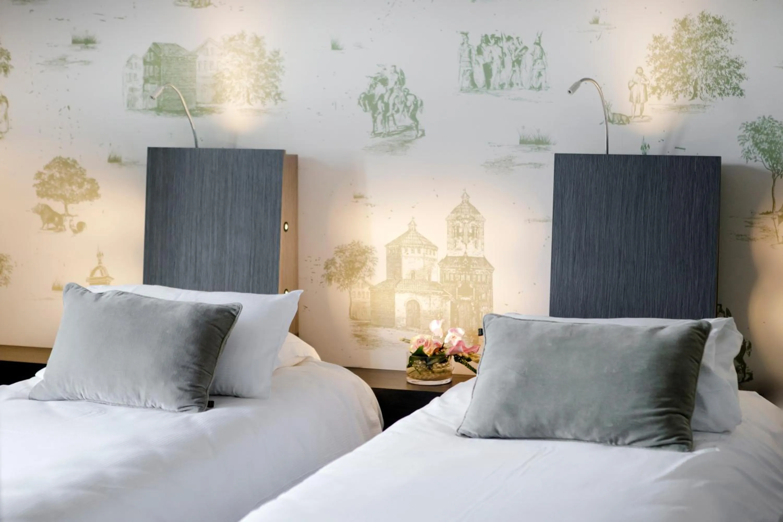 Photo of the whole room, Bed in Best Western Plus Hôtel Gergovie