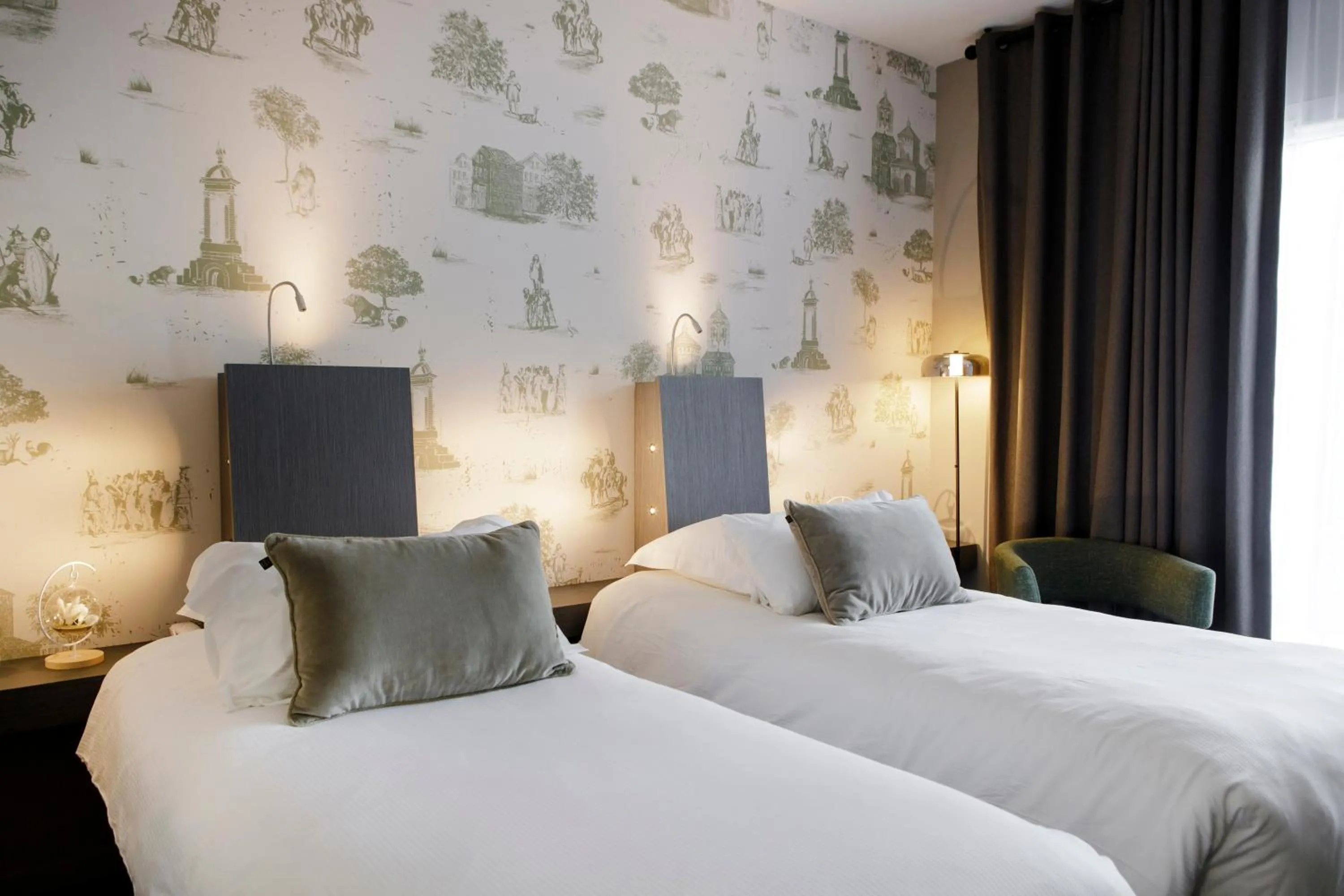 Photo of the whole room, Bed in Best Western Plus Hôtel Gergovie