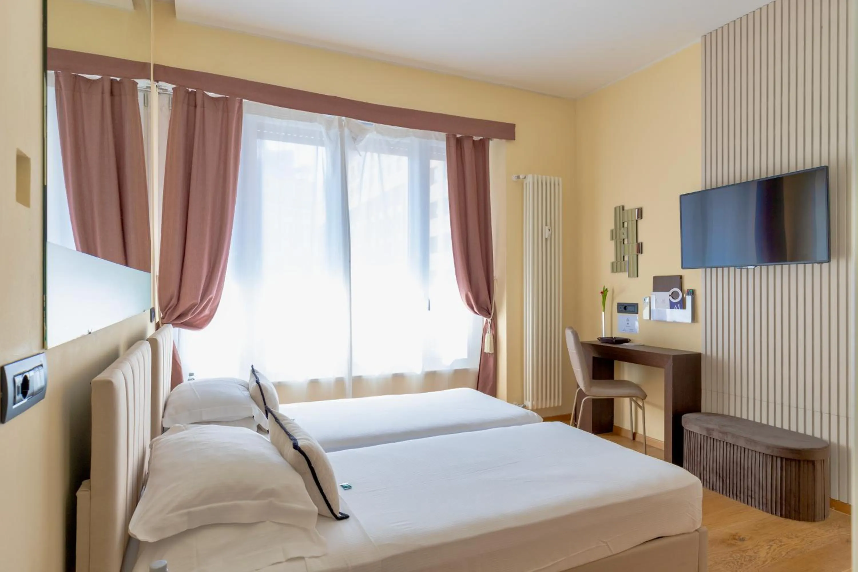 Bed in AH - Fashion District