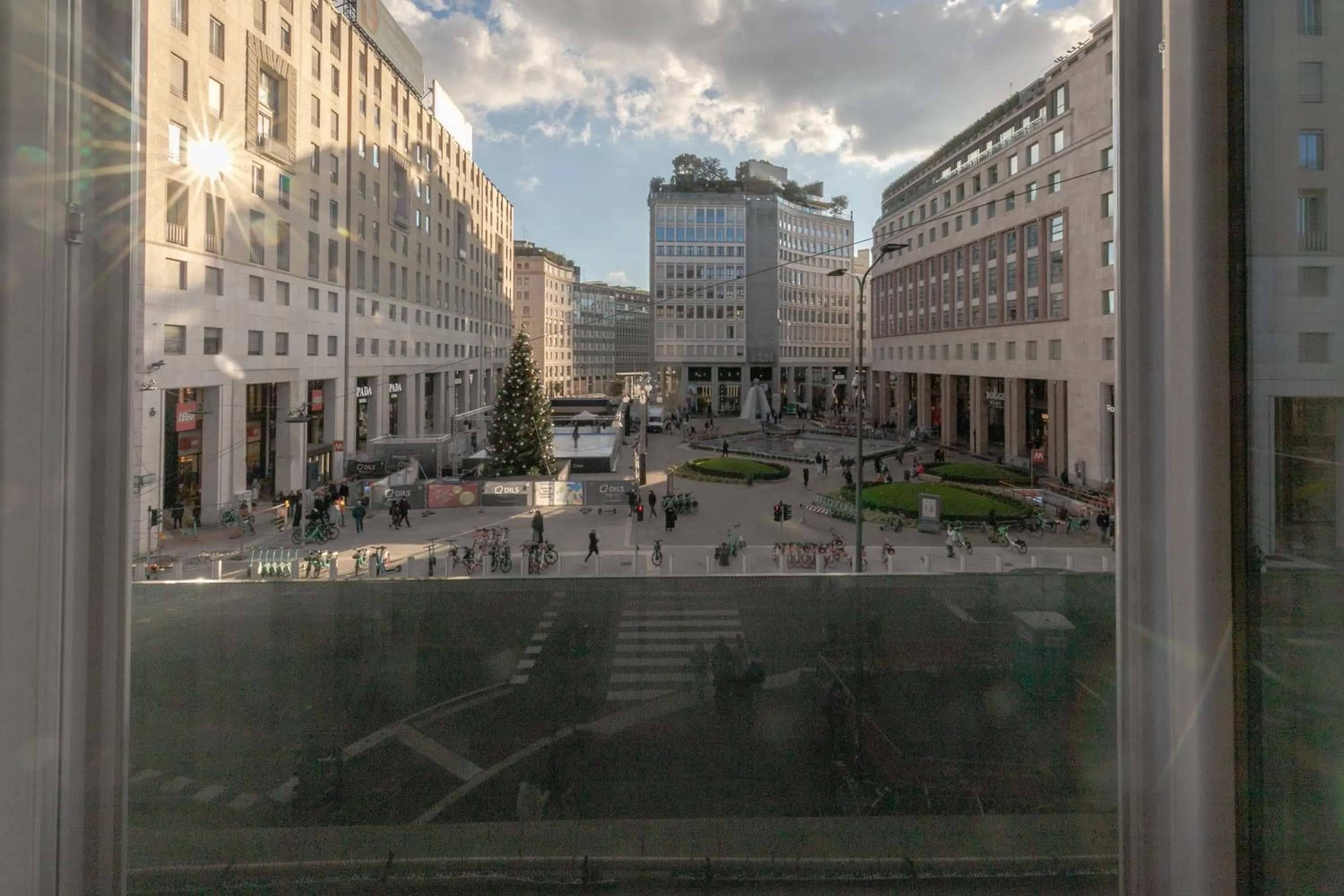 Day in AH - Fashion District