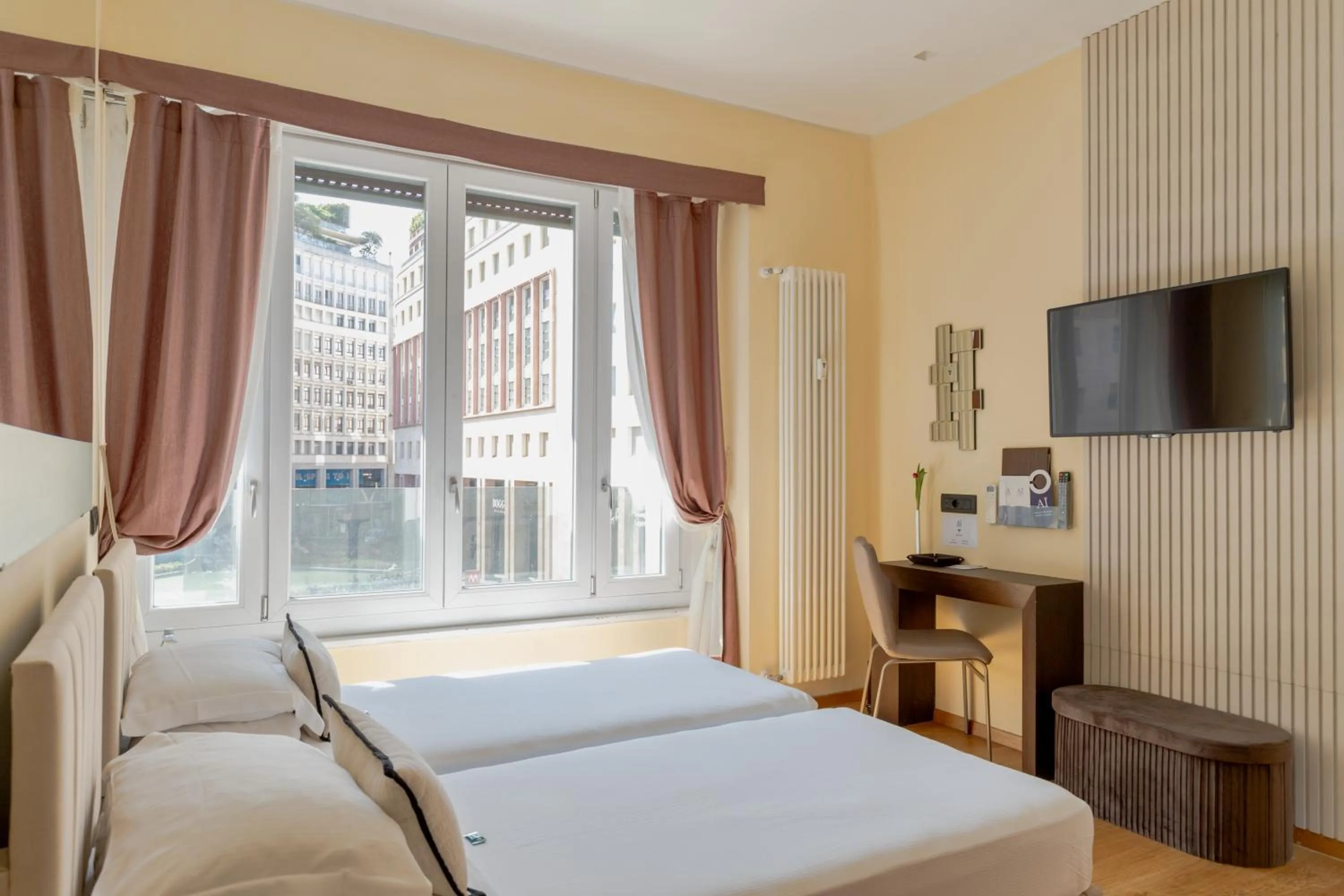 Bedroom, Bed in AH - Fashion District