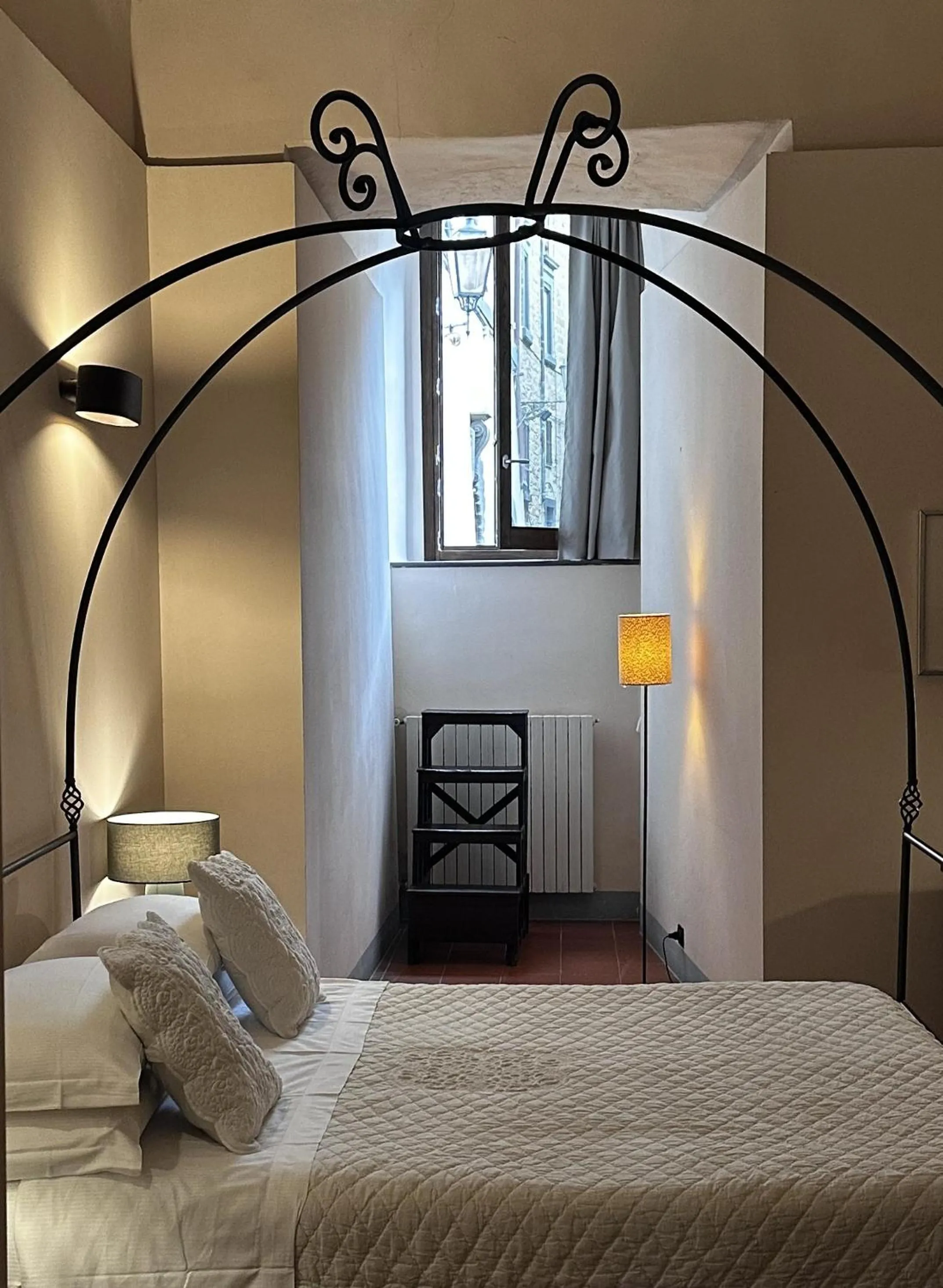 Bed in Hotel Palazzo Piccolomini