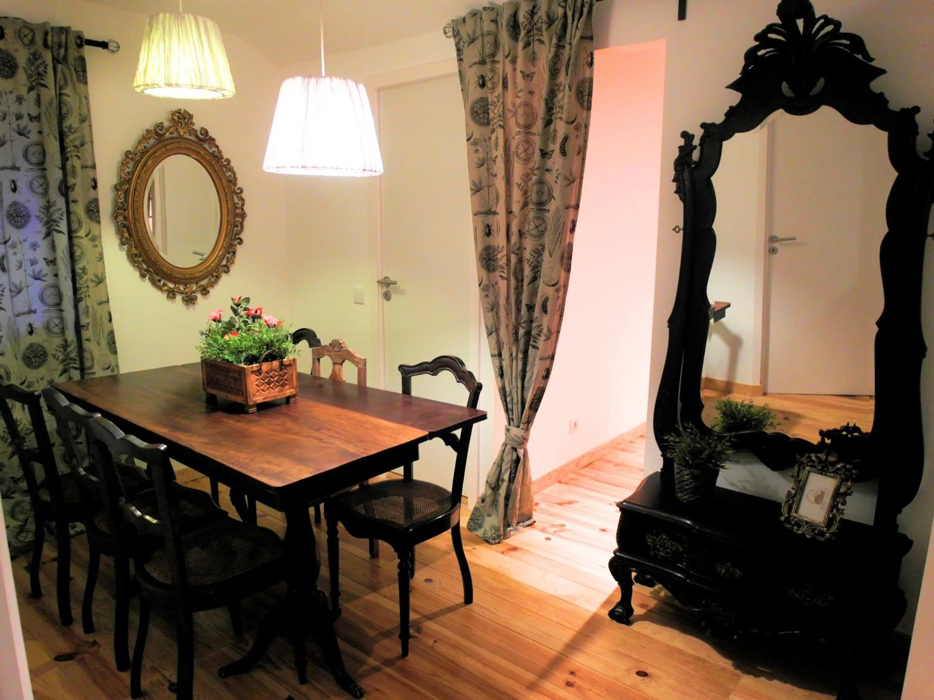 Dining area in SantoSweethome 1