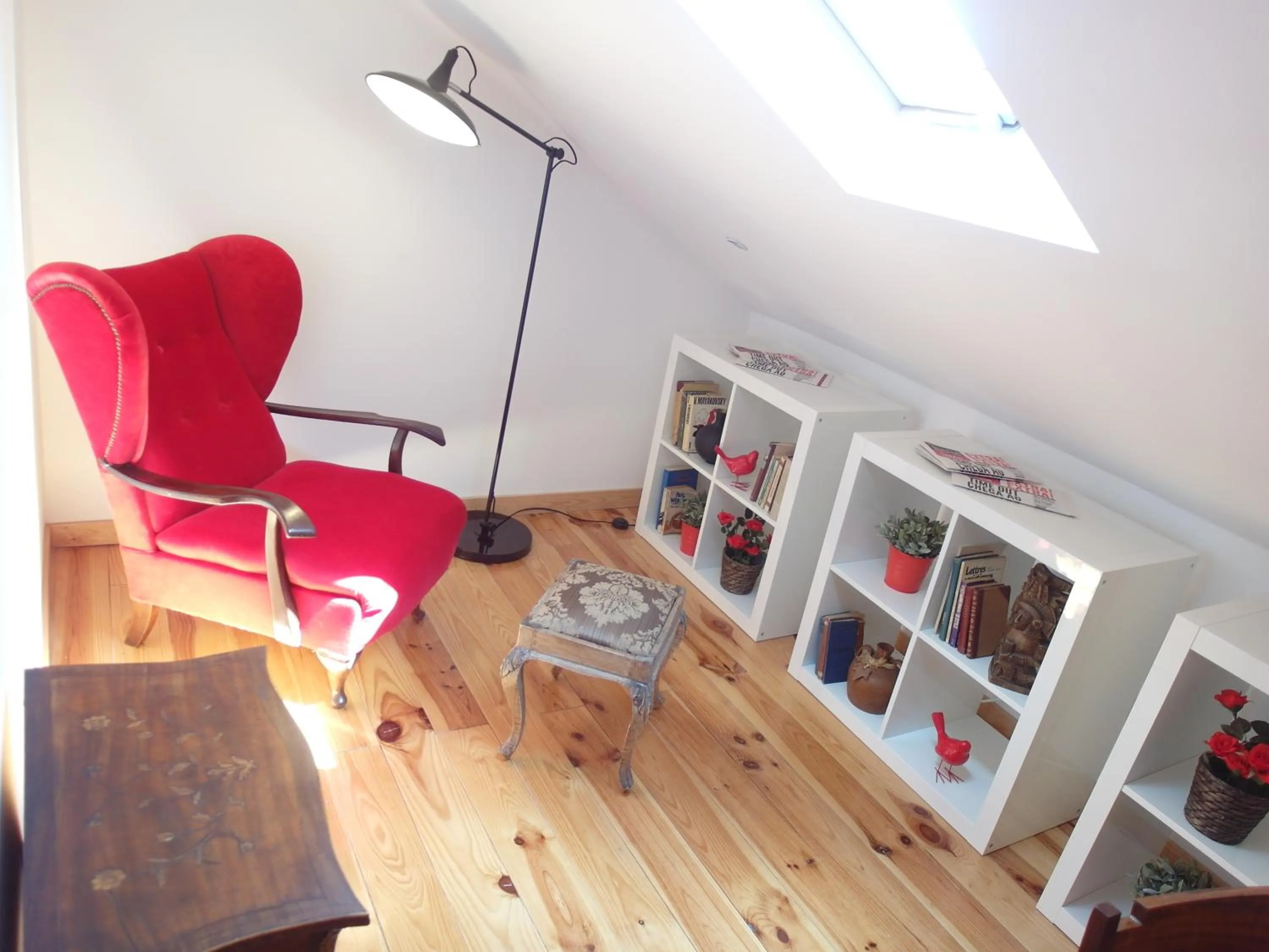 Seating area in SantoSweethome 1