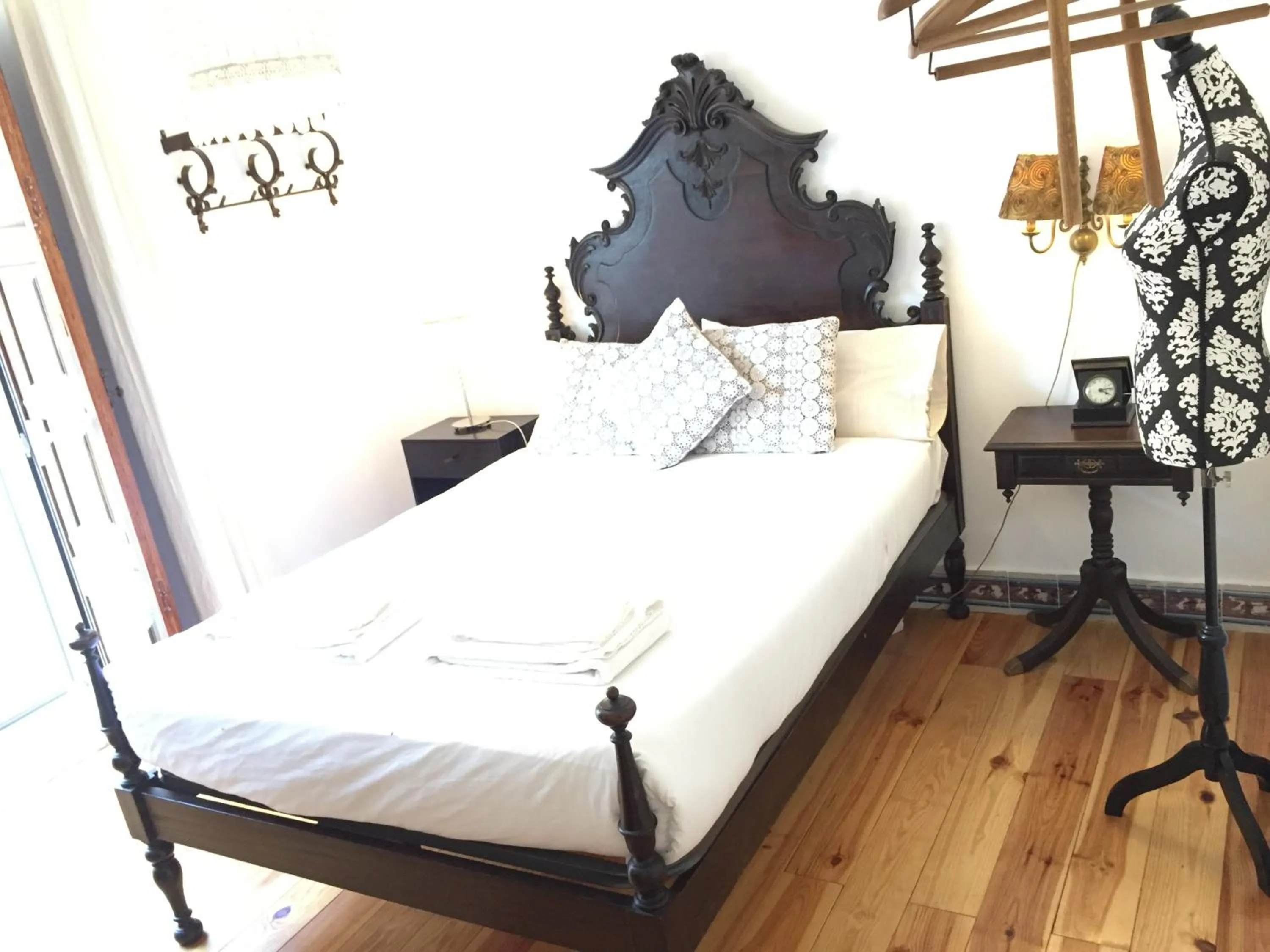 Photo of the whole room, Bed in SantoSweethome 1