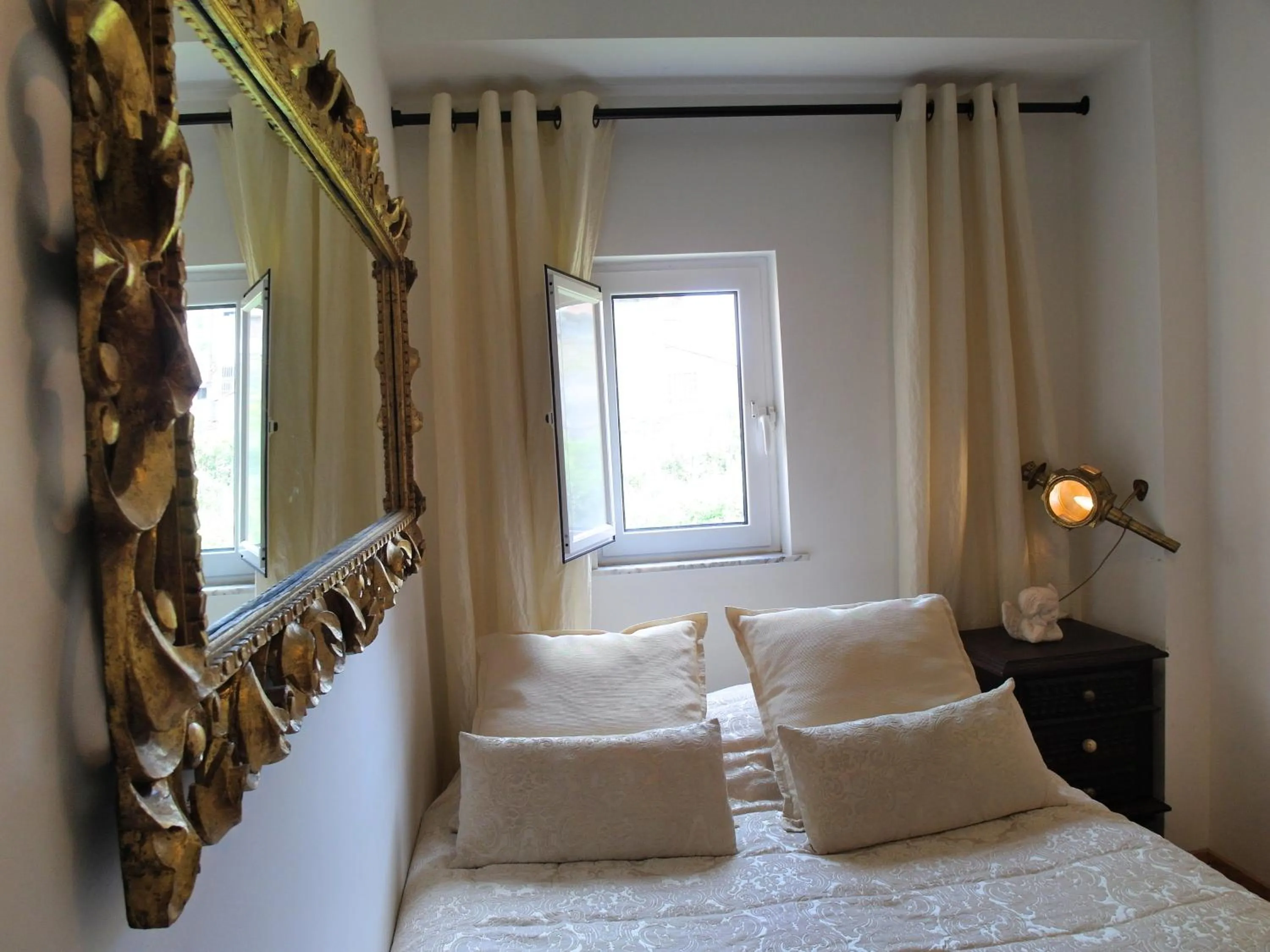 Photo of the whole room, Bed in SantoSweethome 1