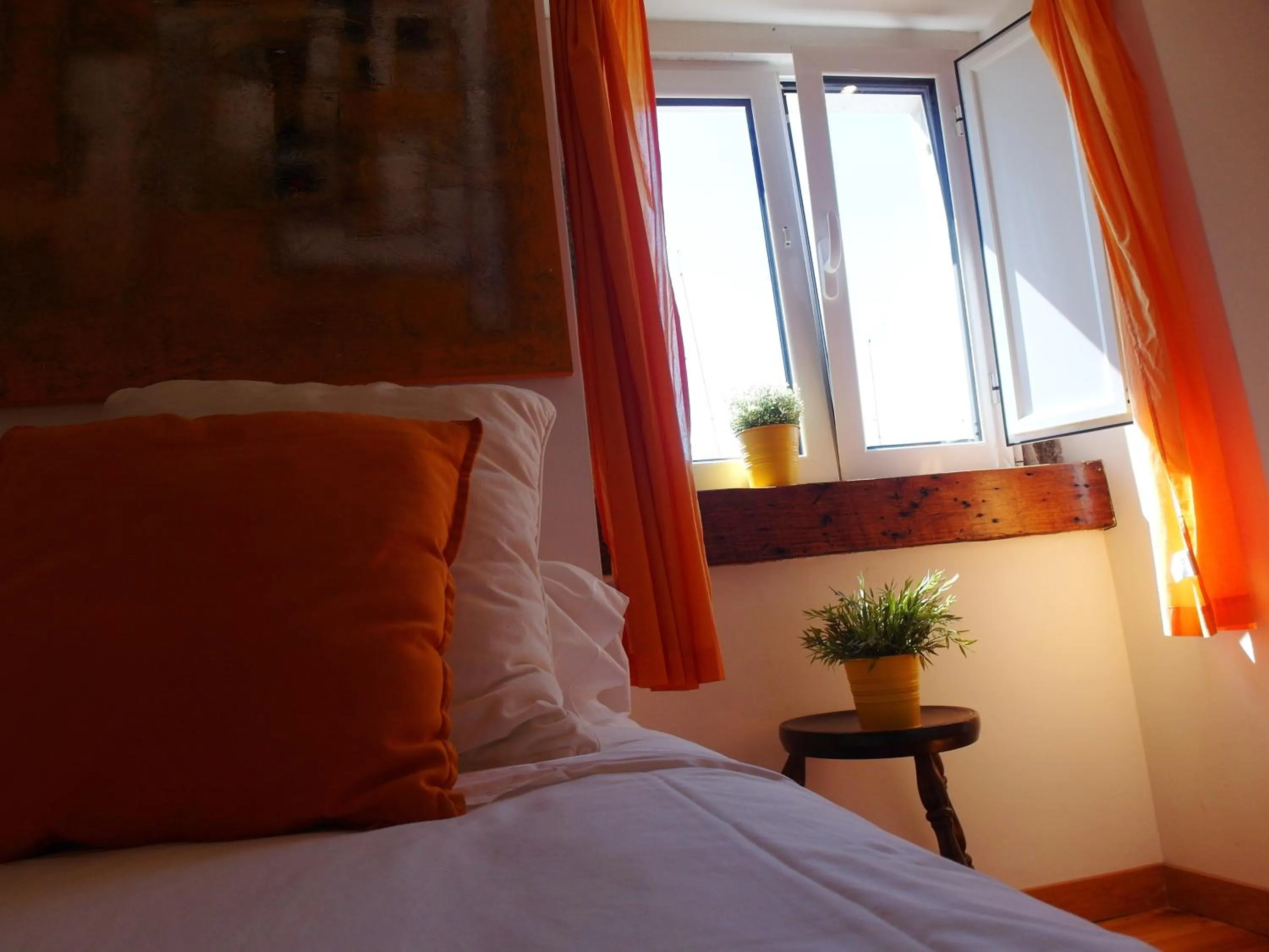 Photo of the whole room, Bed in SantoSweethome 1