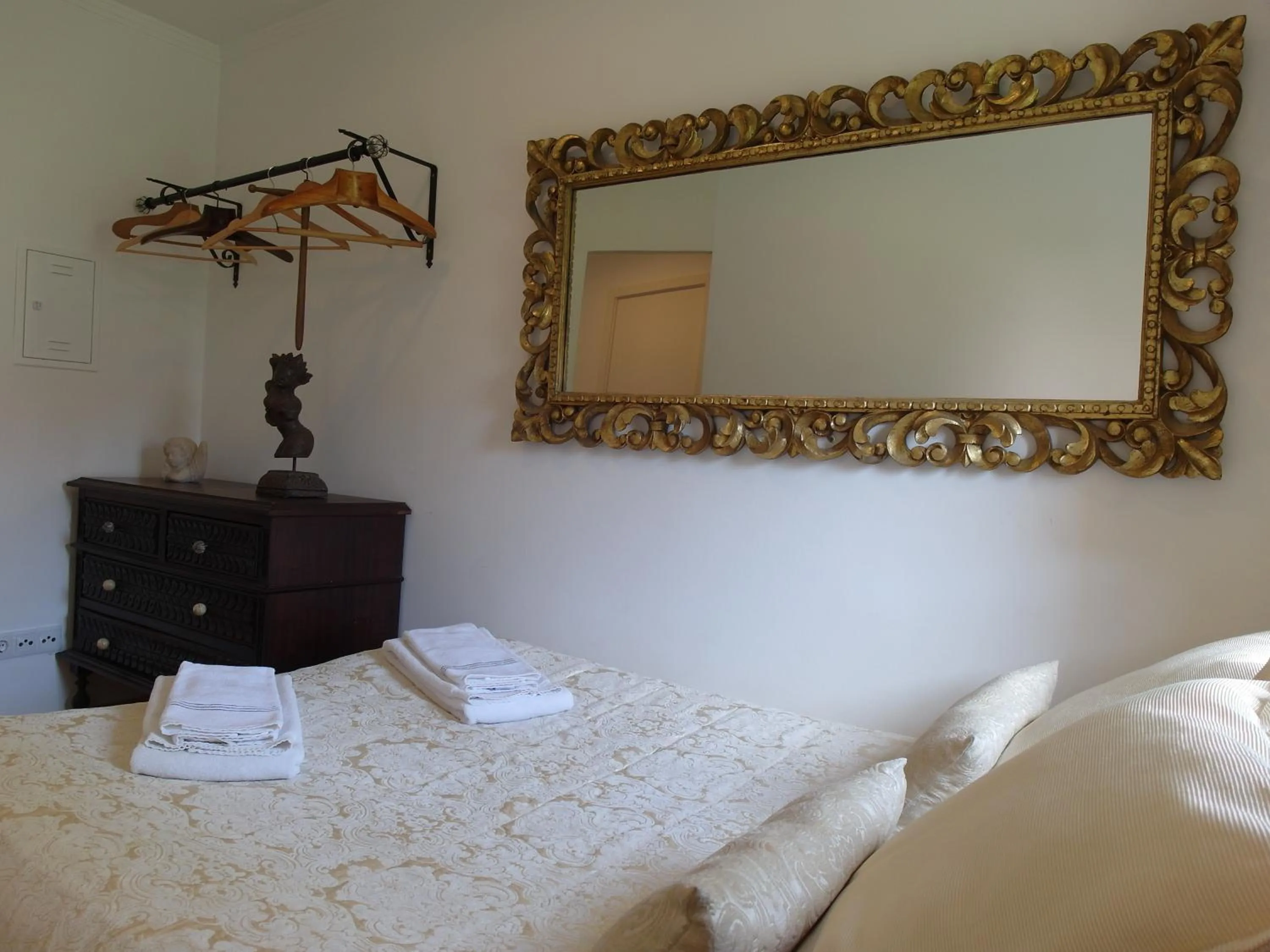 Photo of the whole room, Bed in SantoSweethome 1