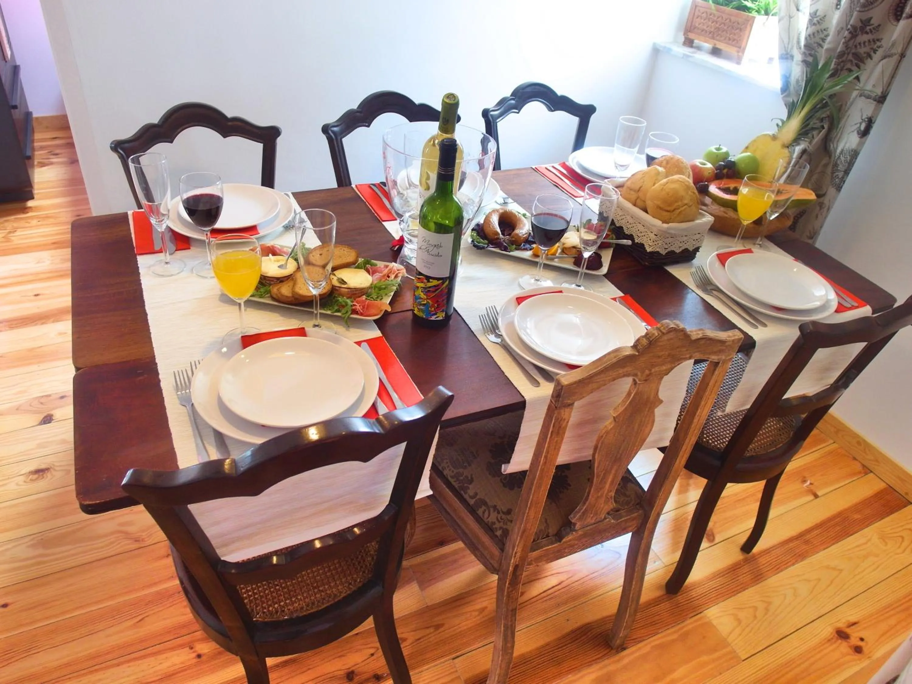 Food and drinks in SantoSweethome 1