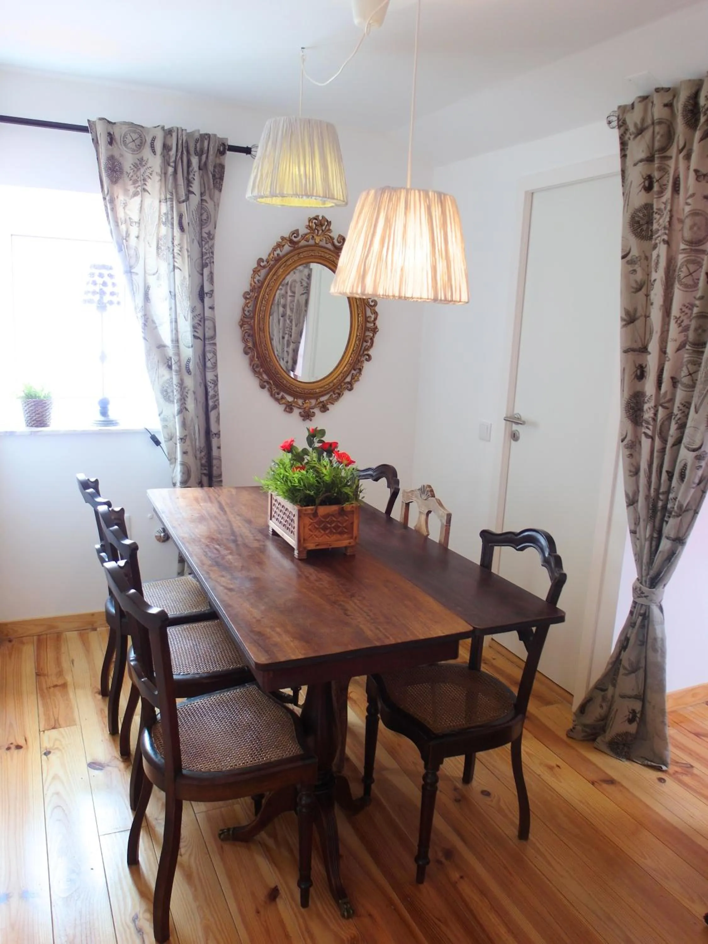 Dining area in SantoSweethome 1