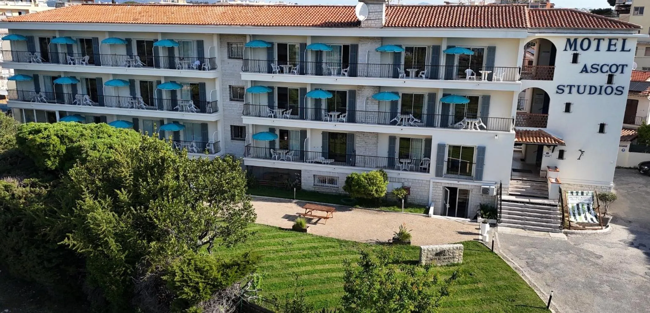 Property building in MOTEL ASCOT - Hotel & Appartements