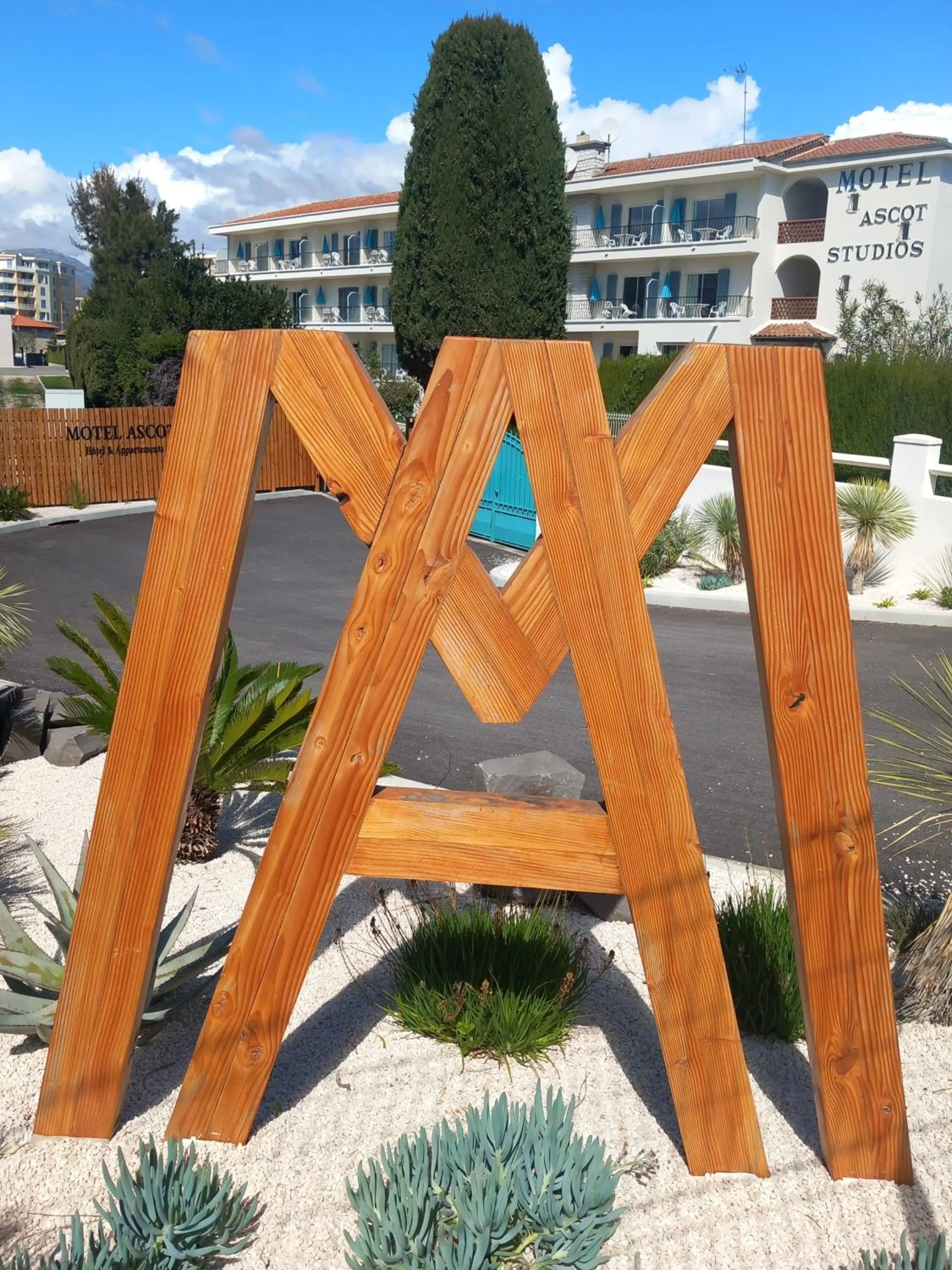 Facade/entrance in MOTEL ASCOT - Hotel & Appartements