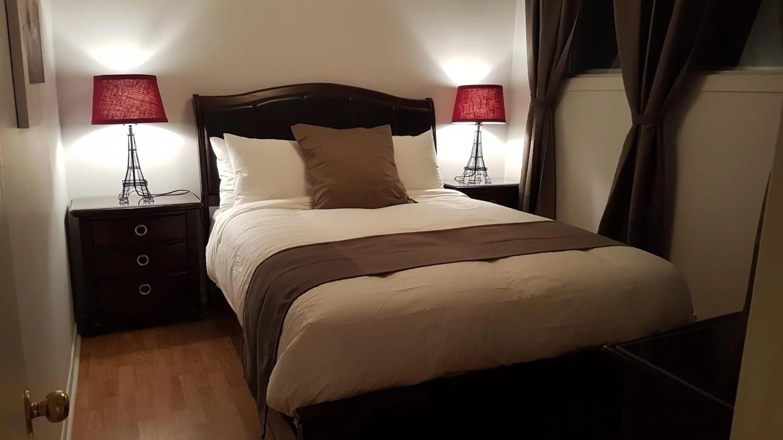 Bed in Three-Bedroom Apartment Sweet #6 by Amazing Property Rentals