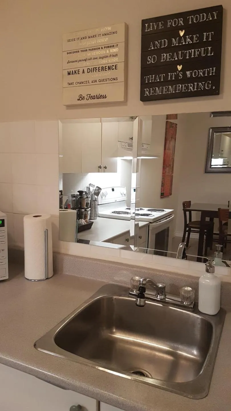 Kitchen or kitchenette in Three-Bedroom Apartment Sweet #6 by Amazing Property Rentals