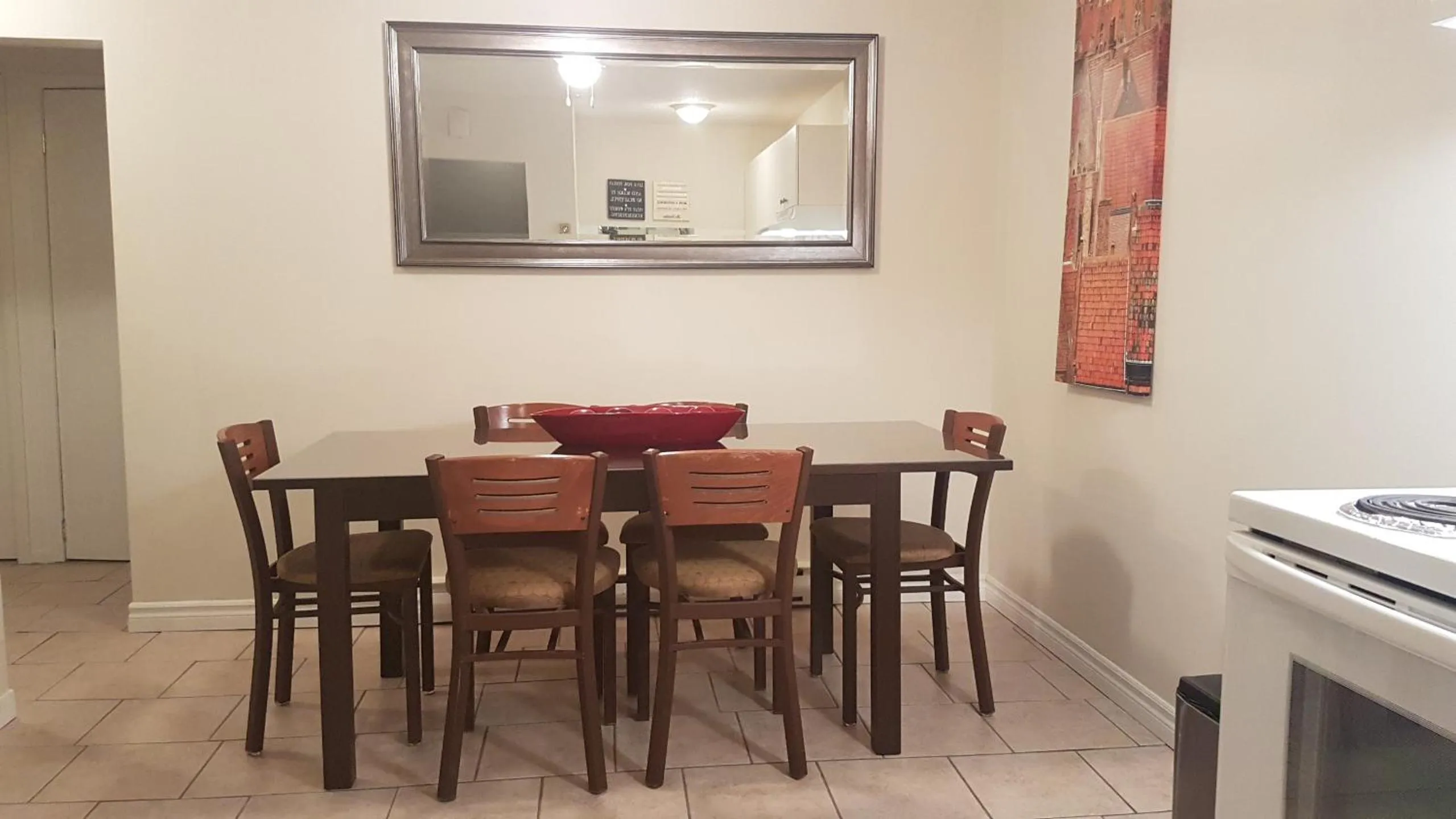 Dining area in Three-Bedroom Apartment Sweet #6 by Amazing Property Rentals