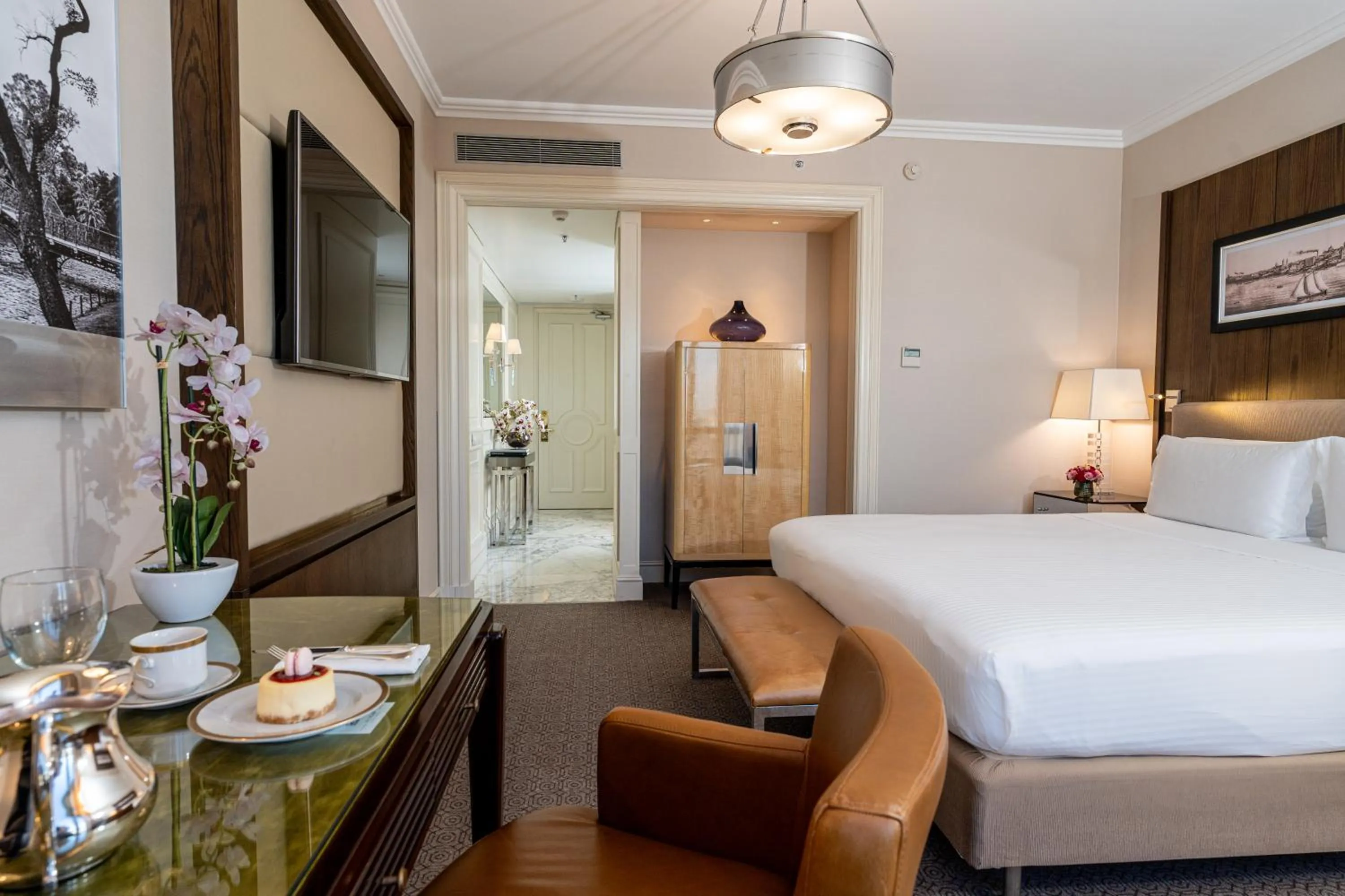 Photo of the whole room, Bed in Alvear Icon Hotel