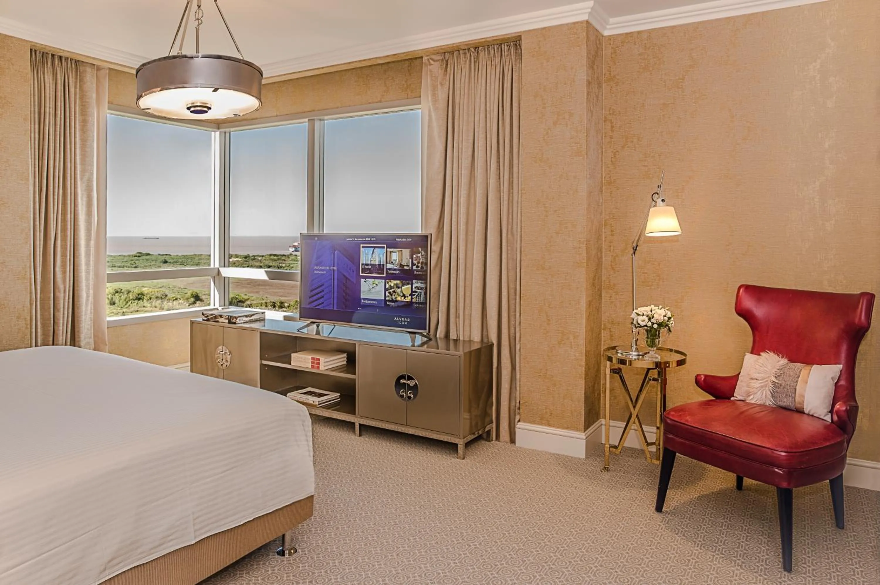 Photo of the whole room, Bed in Alvear Icon Hotel