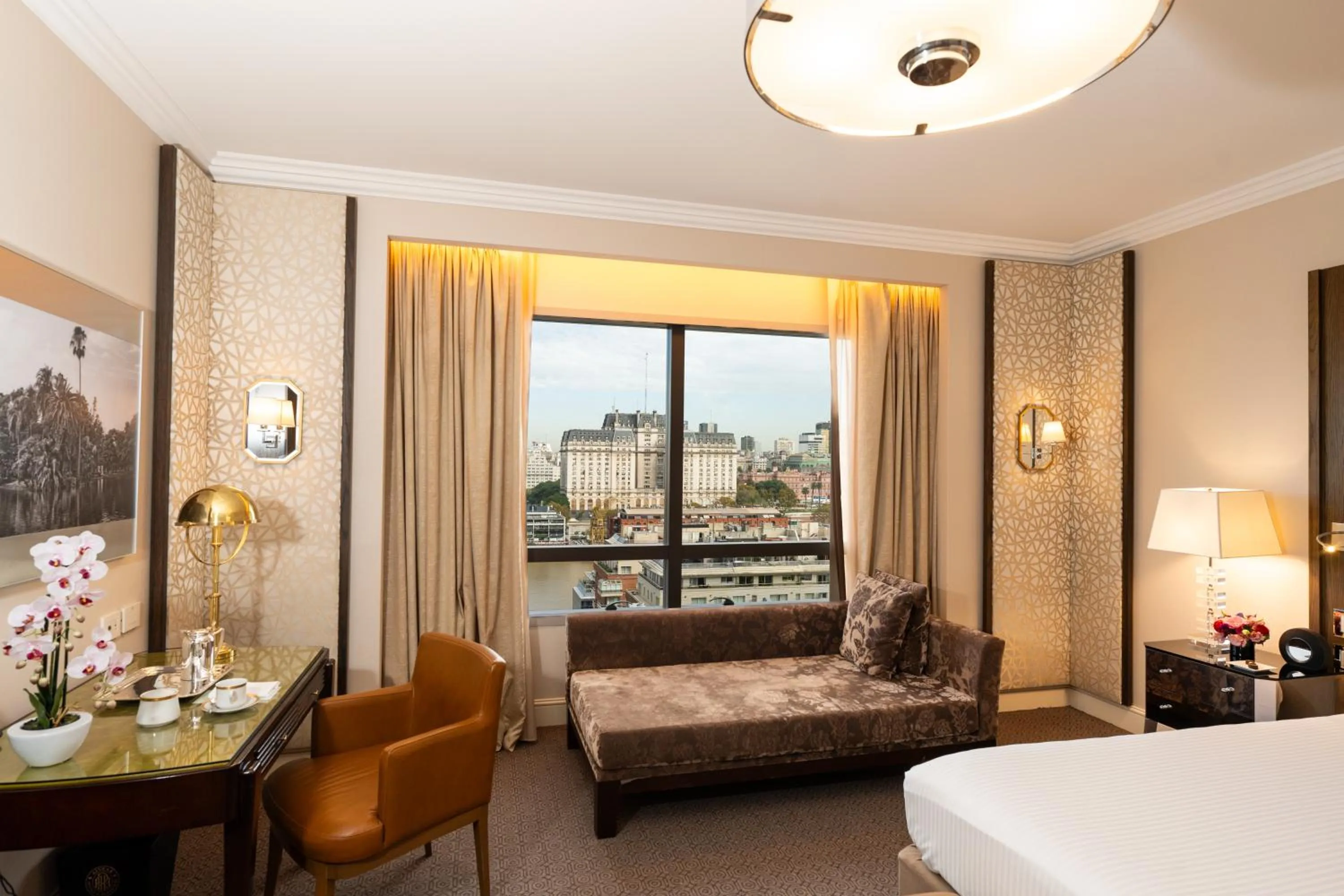 Photo of the whole room, Bed in Alvear Icon Hotel