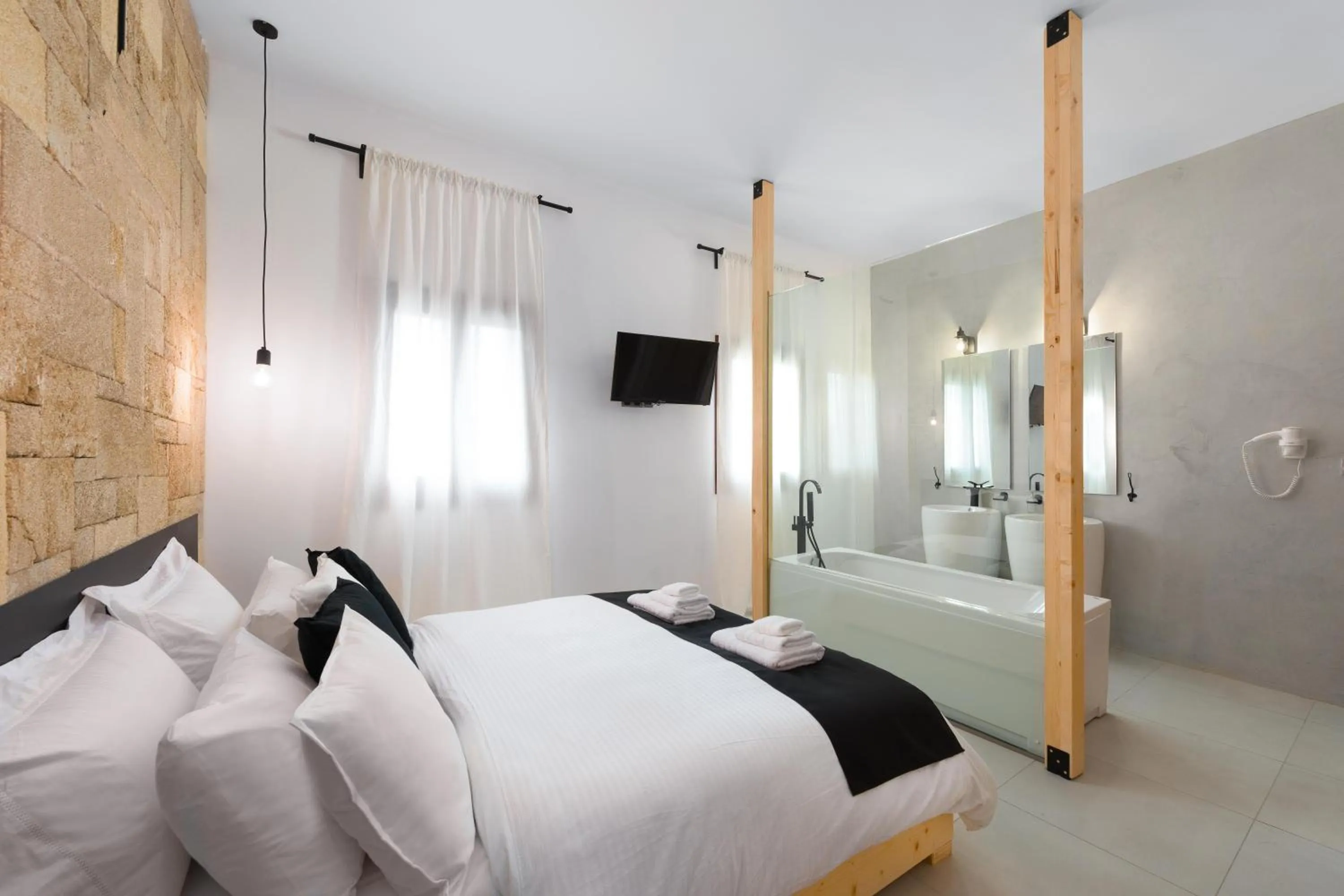 Bathroom, Bed in Old Town Senses Boutique Hotel