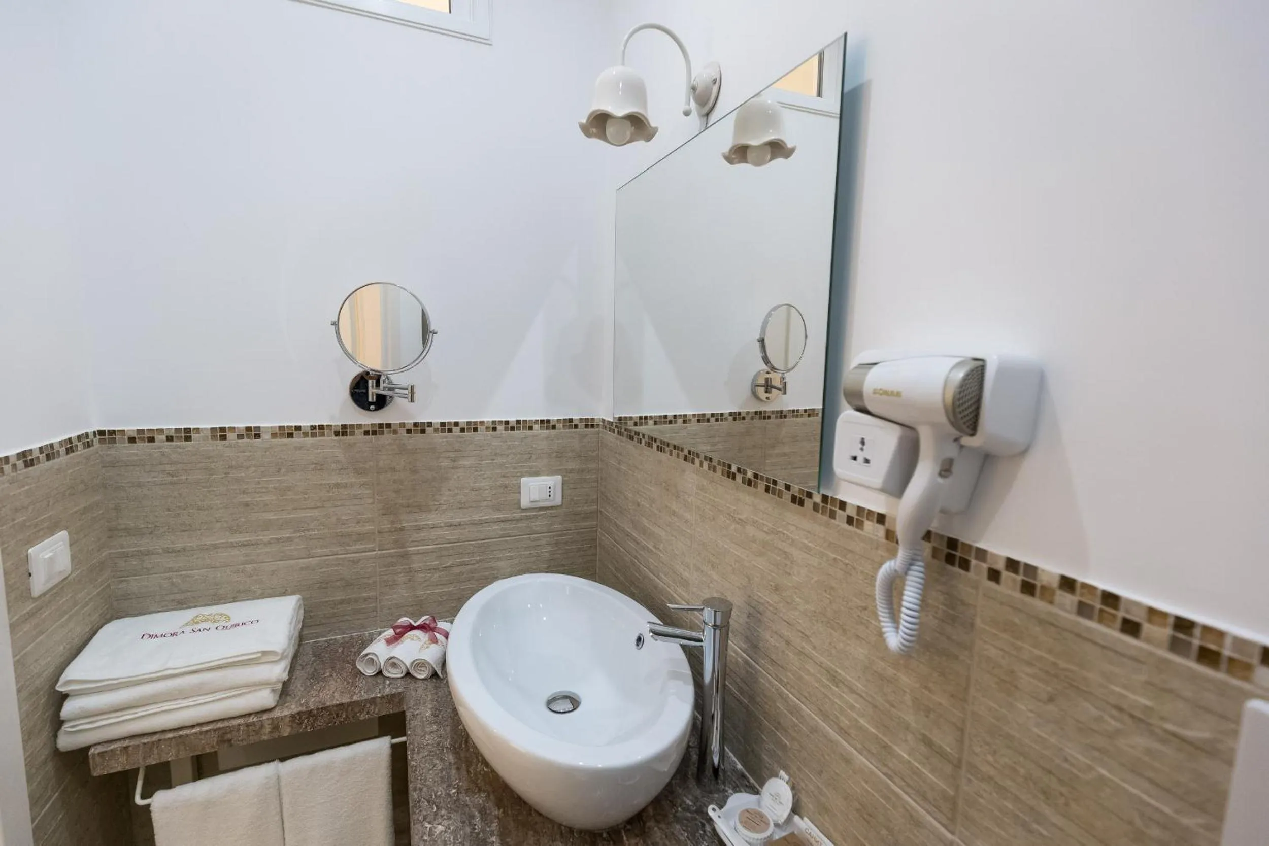 Shower in Dimora San Quirico - bed e breakfast - Cisternino
