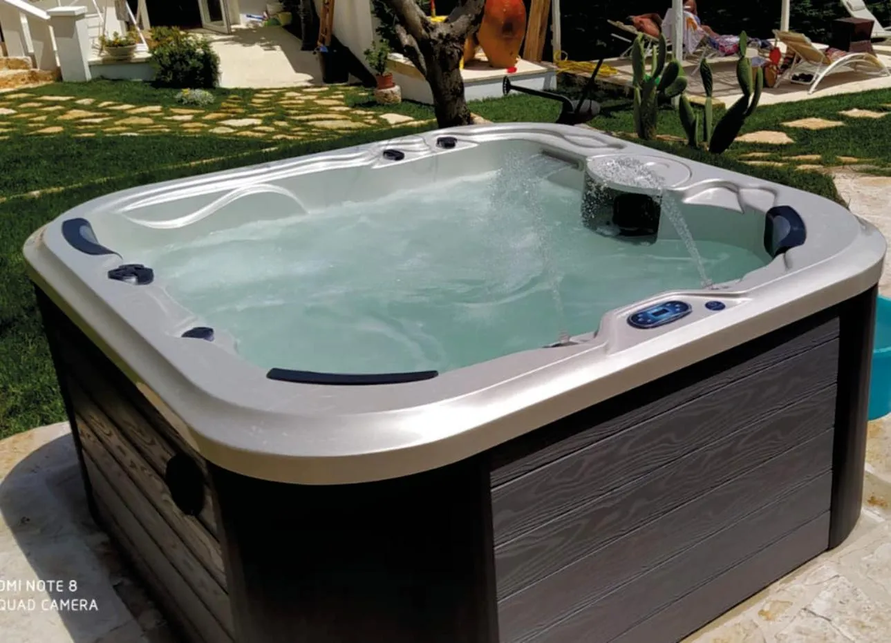 Hot Tub in Dimora San Quirico - bed e breakfast - Cisternino