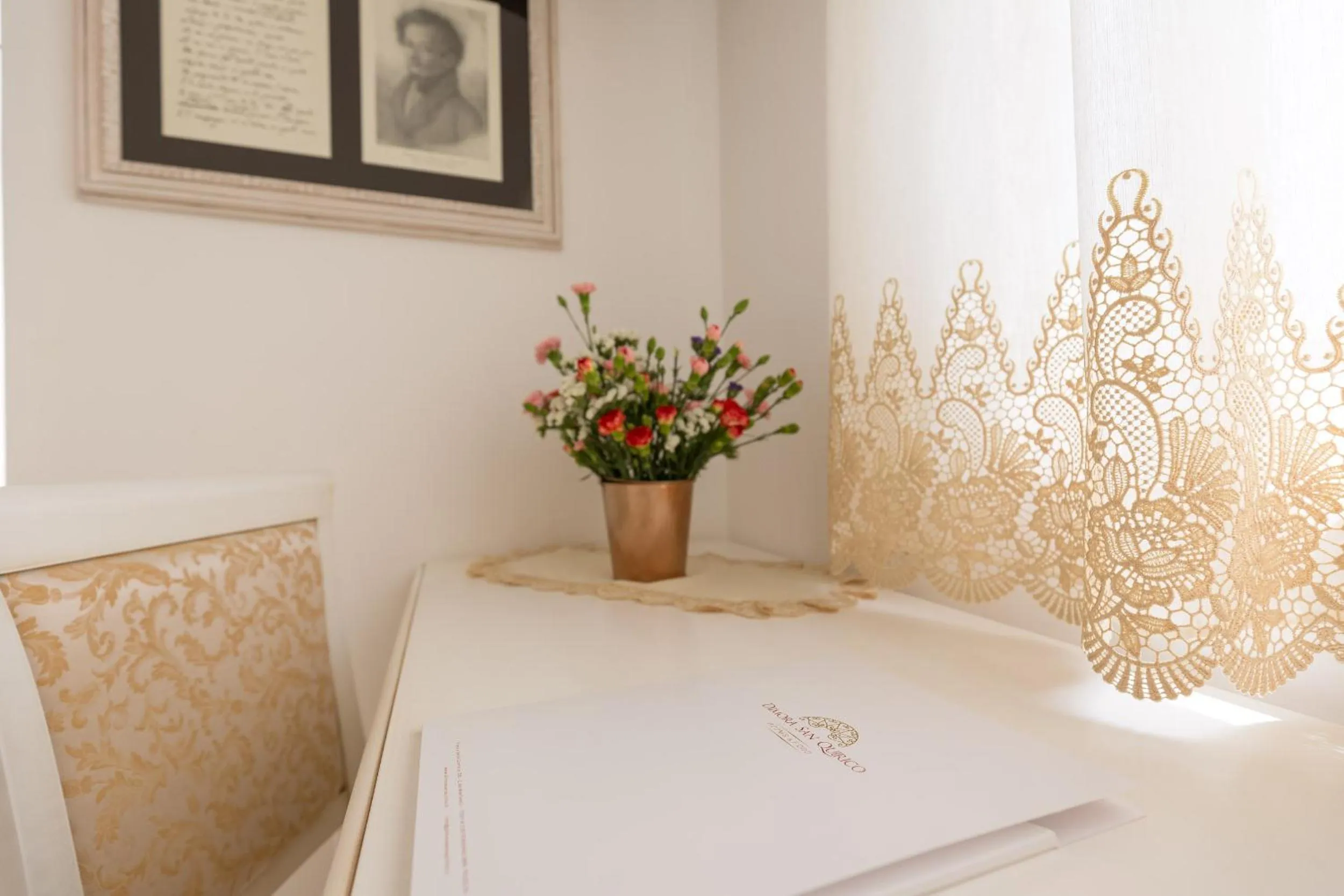 Decorative detail, Bed in Dimora San Quirico - bed e breakfast - Cisternino