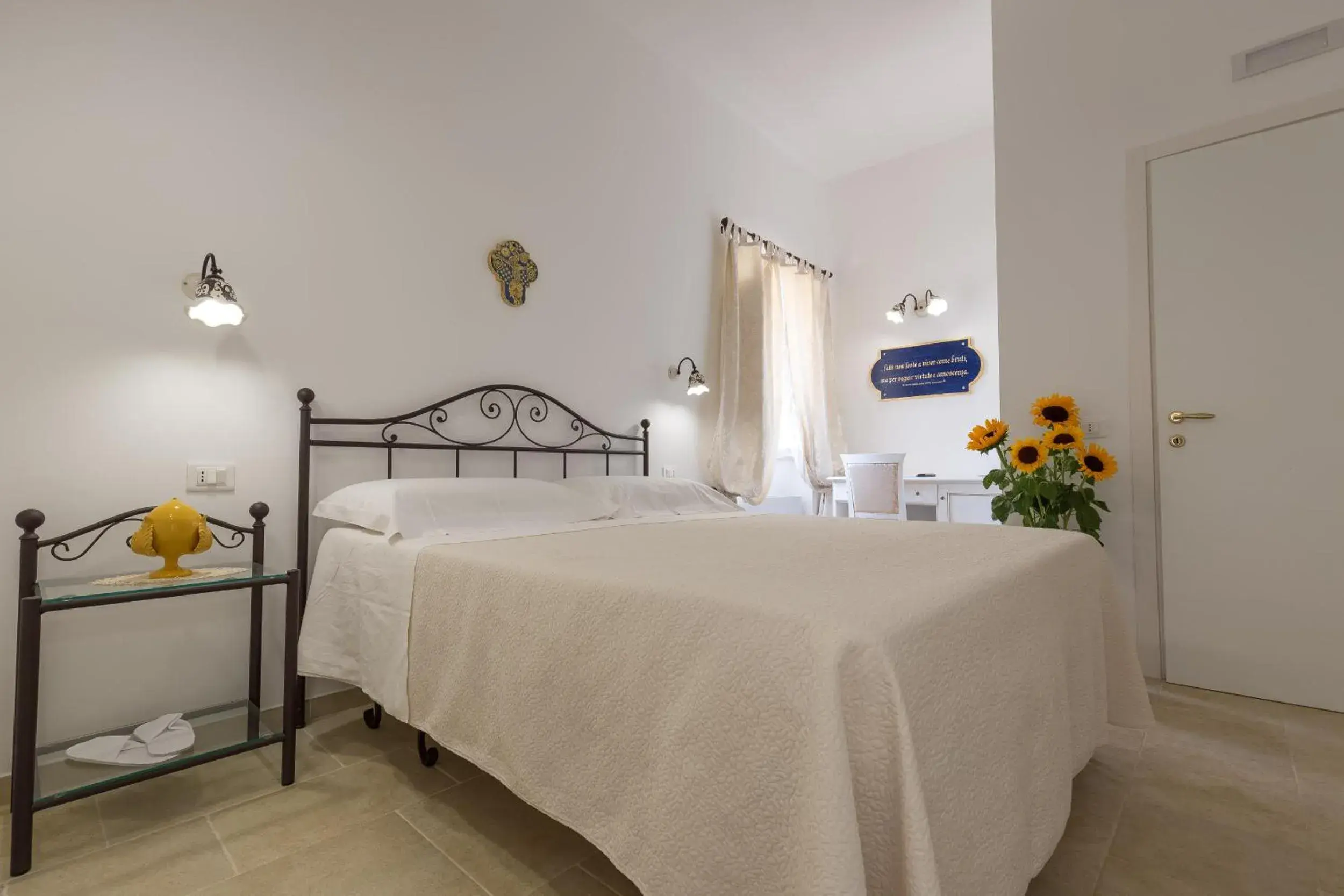 Standard Double Room in Dimora San Quirico - bed e breakfast - Cisternino Standard Double Room in Dimora San Quirico - bed e breakfast - Cisternino