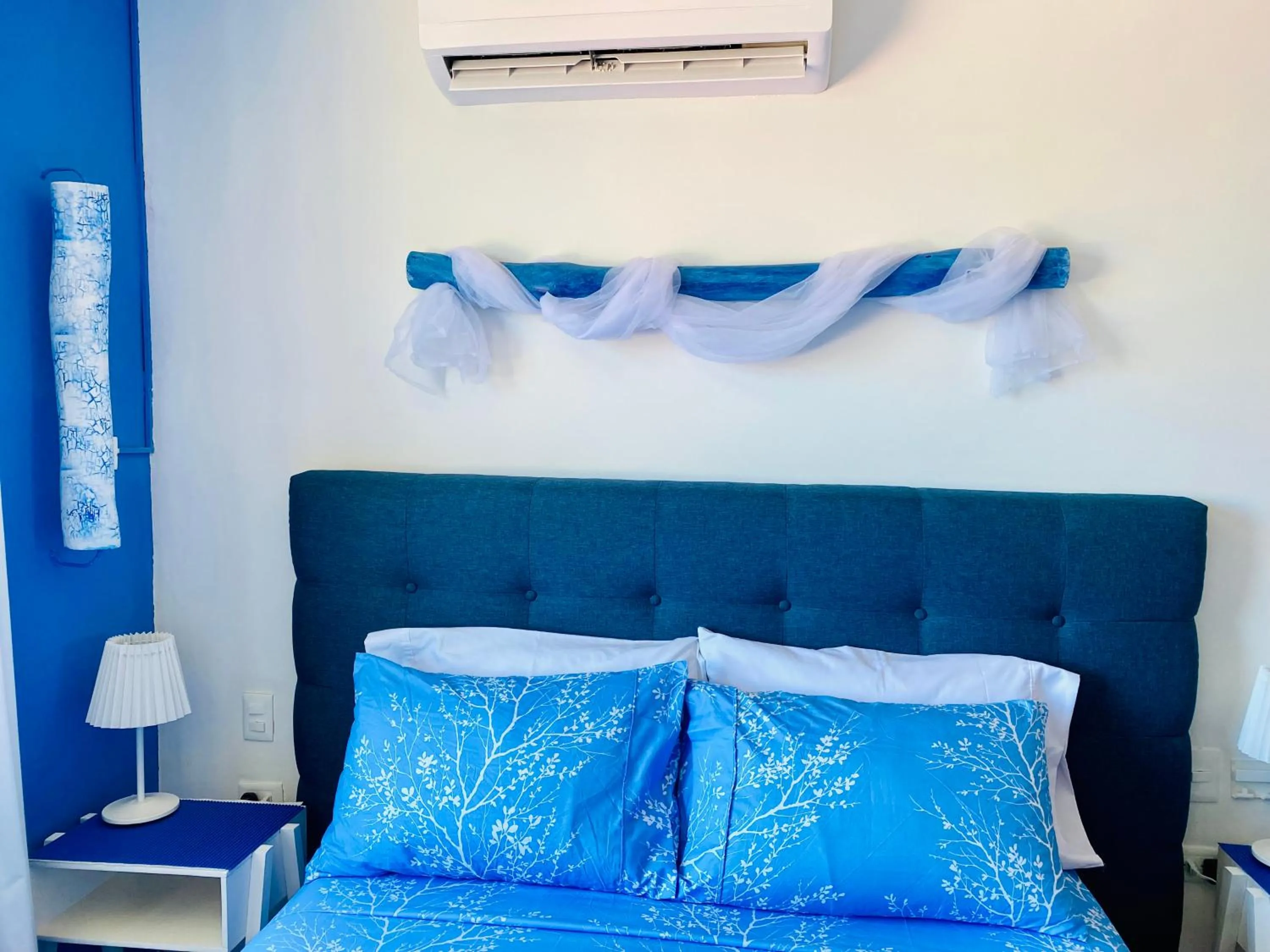 Bed in Tropical apartment