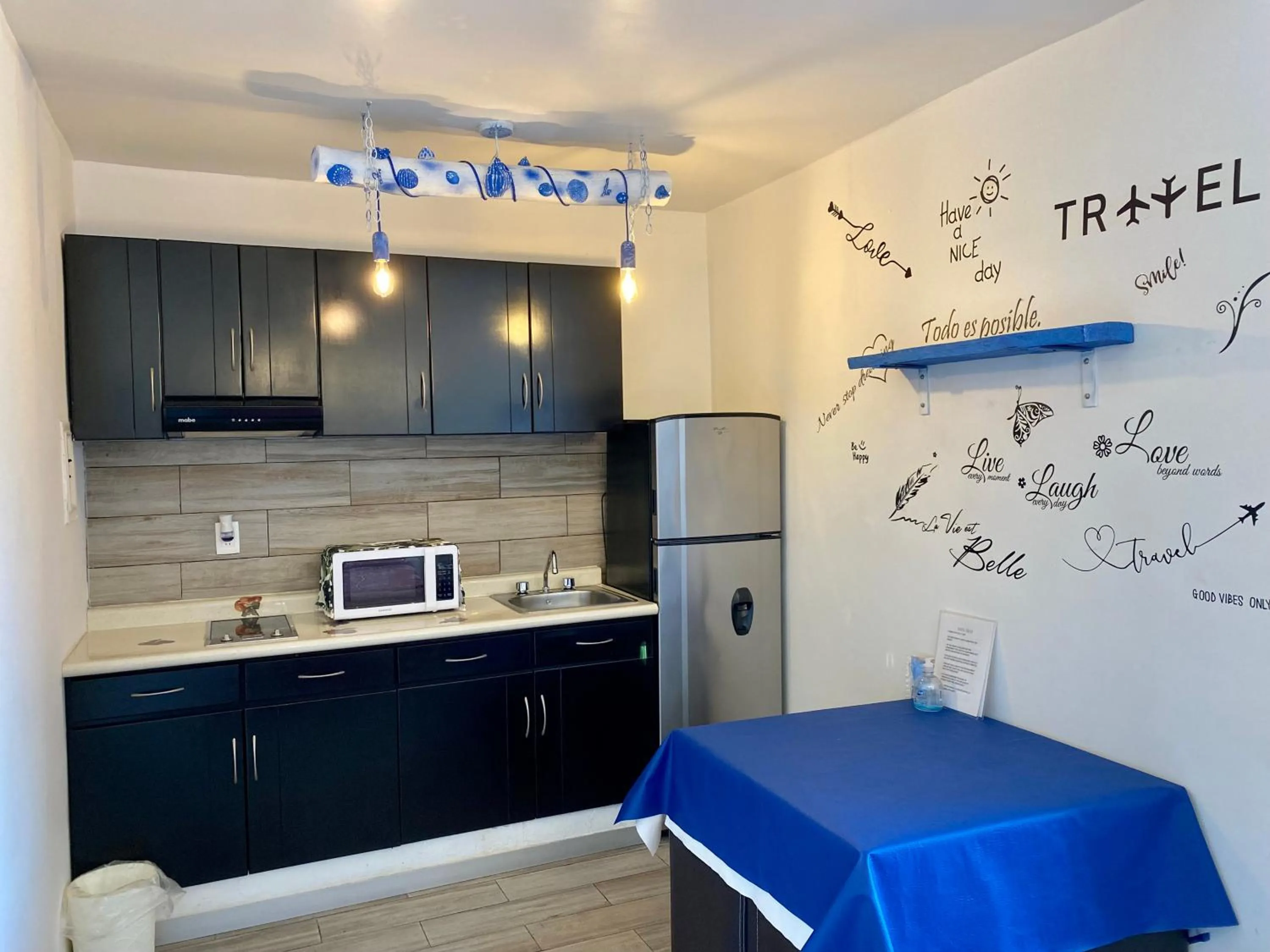 Kitchen or kitchenette, Bed in Tropical apartment