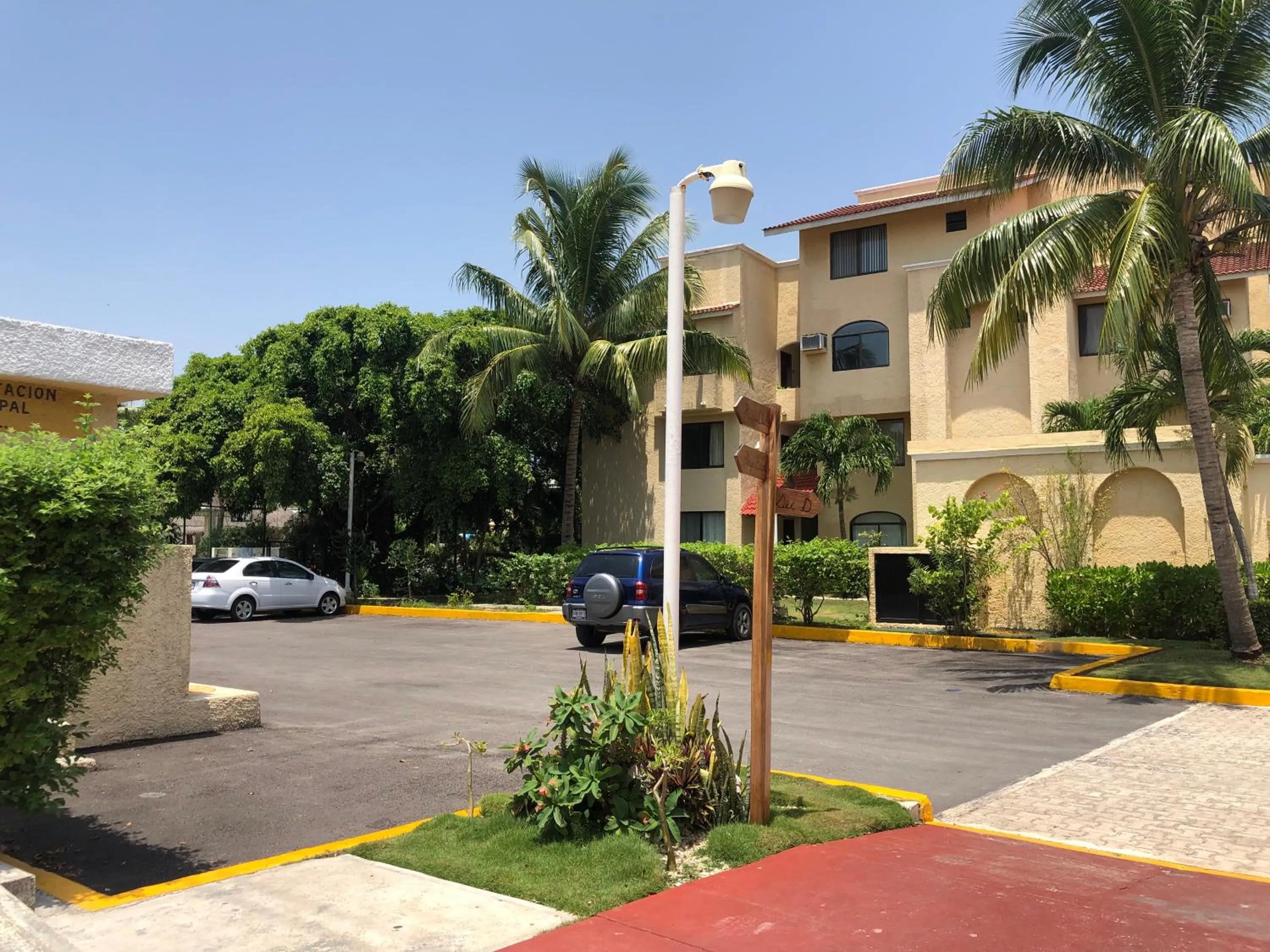 Parking in Tropical apartment