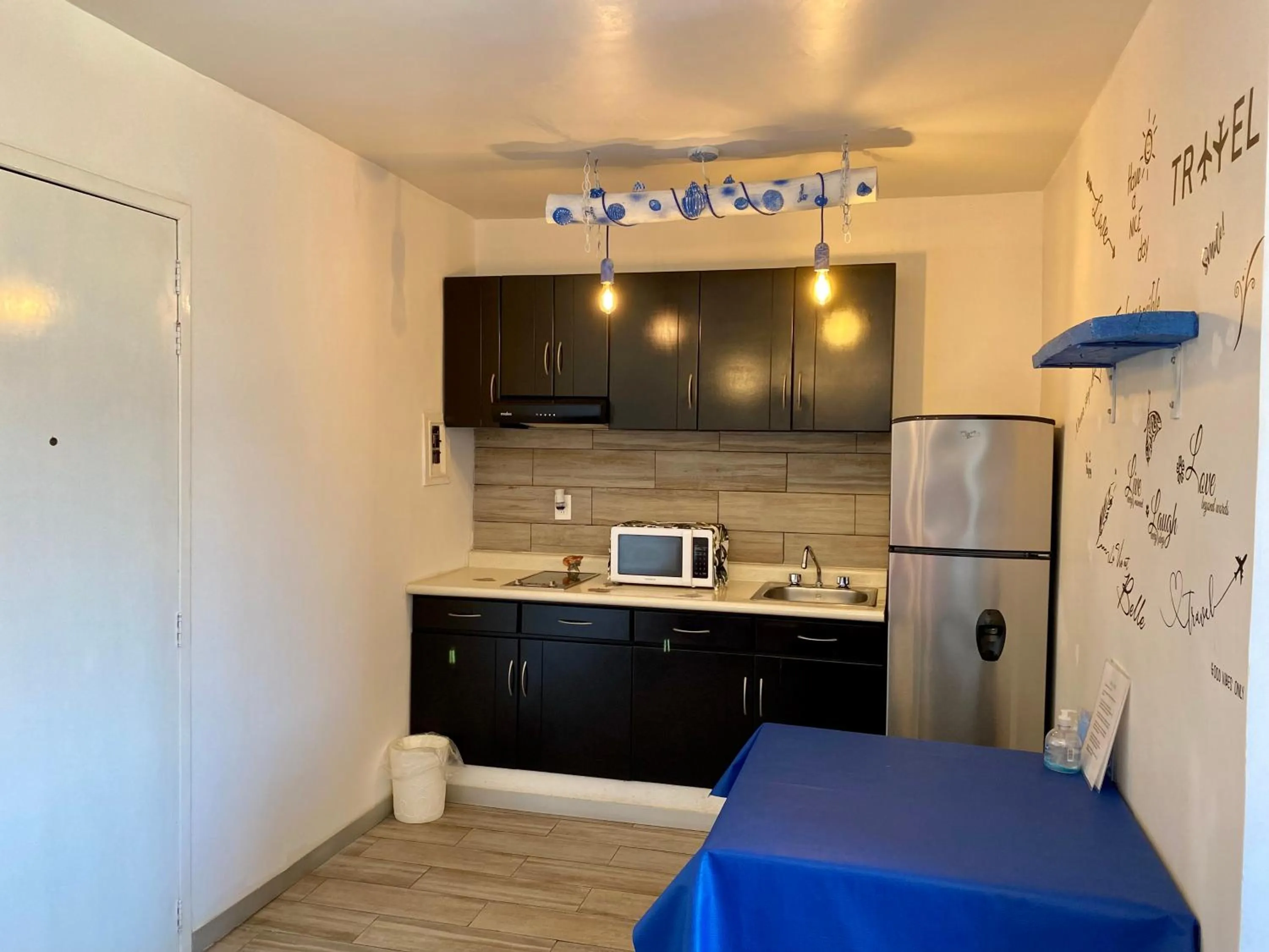 oven in Tropical apartment