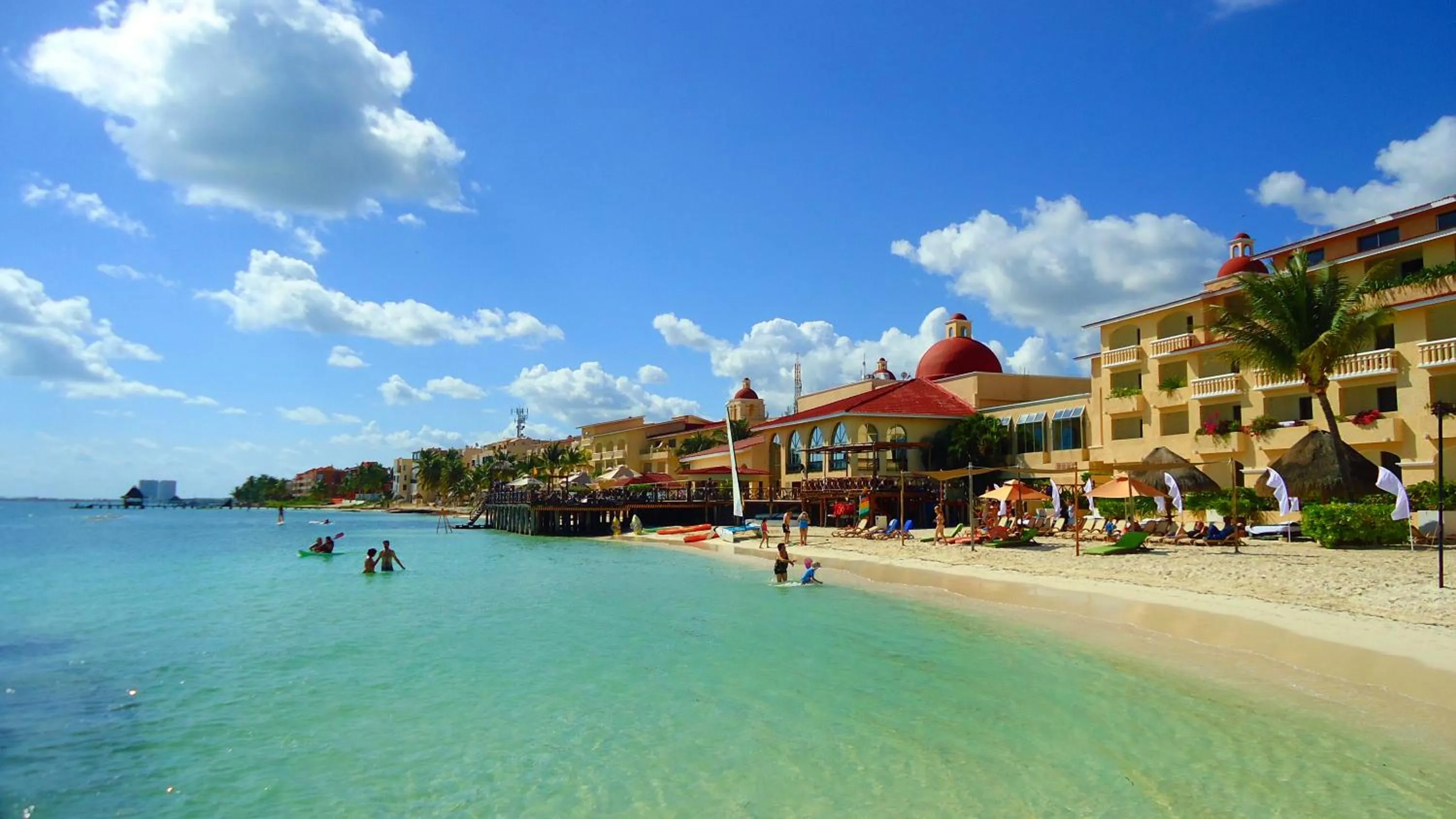 Beach in Tropical apartment