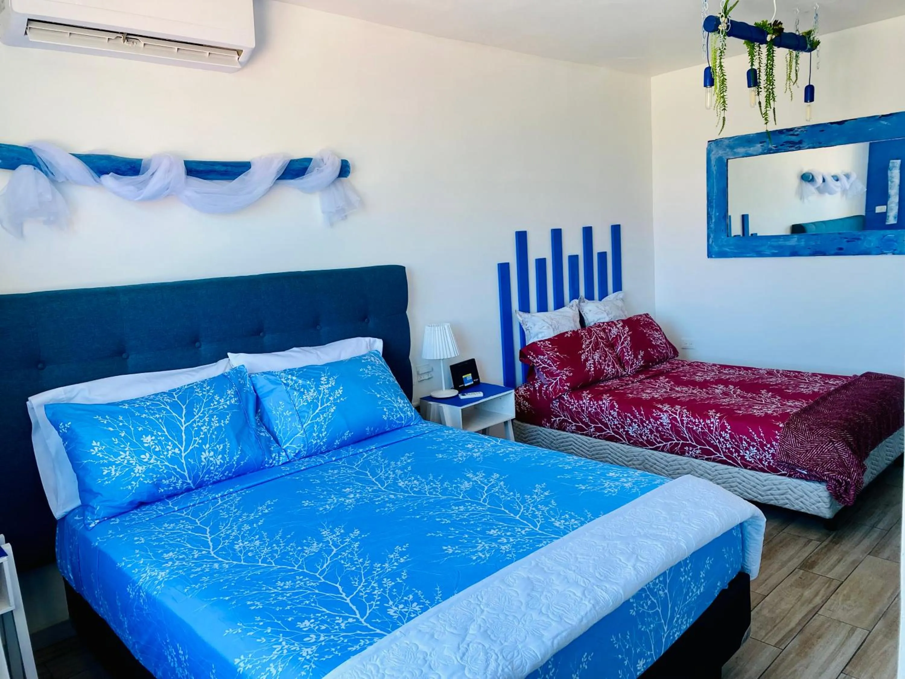 Photo of the whole room, Bed in Tropical apartment