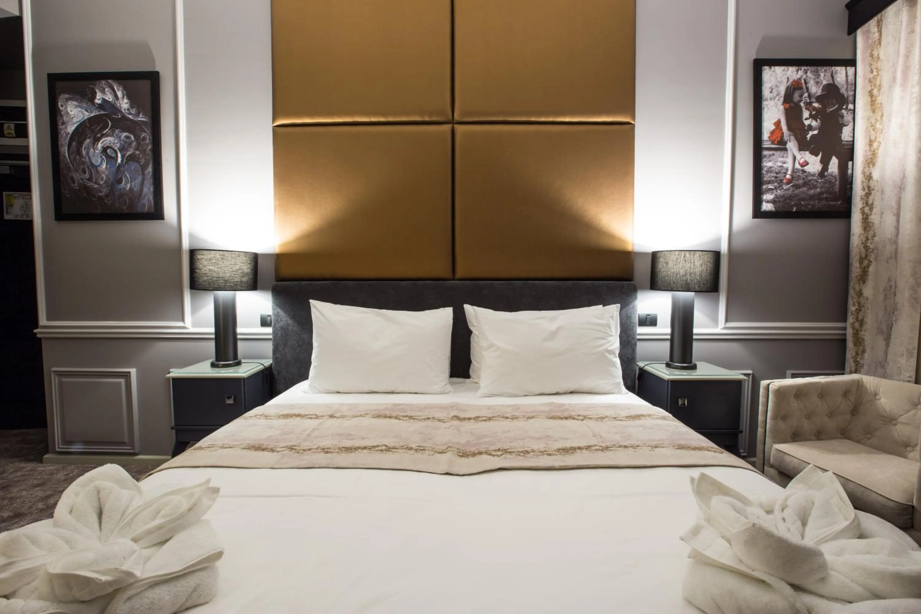 Bed in Peninsula Boutique Hotel