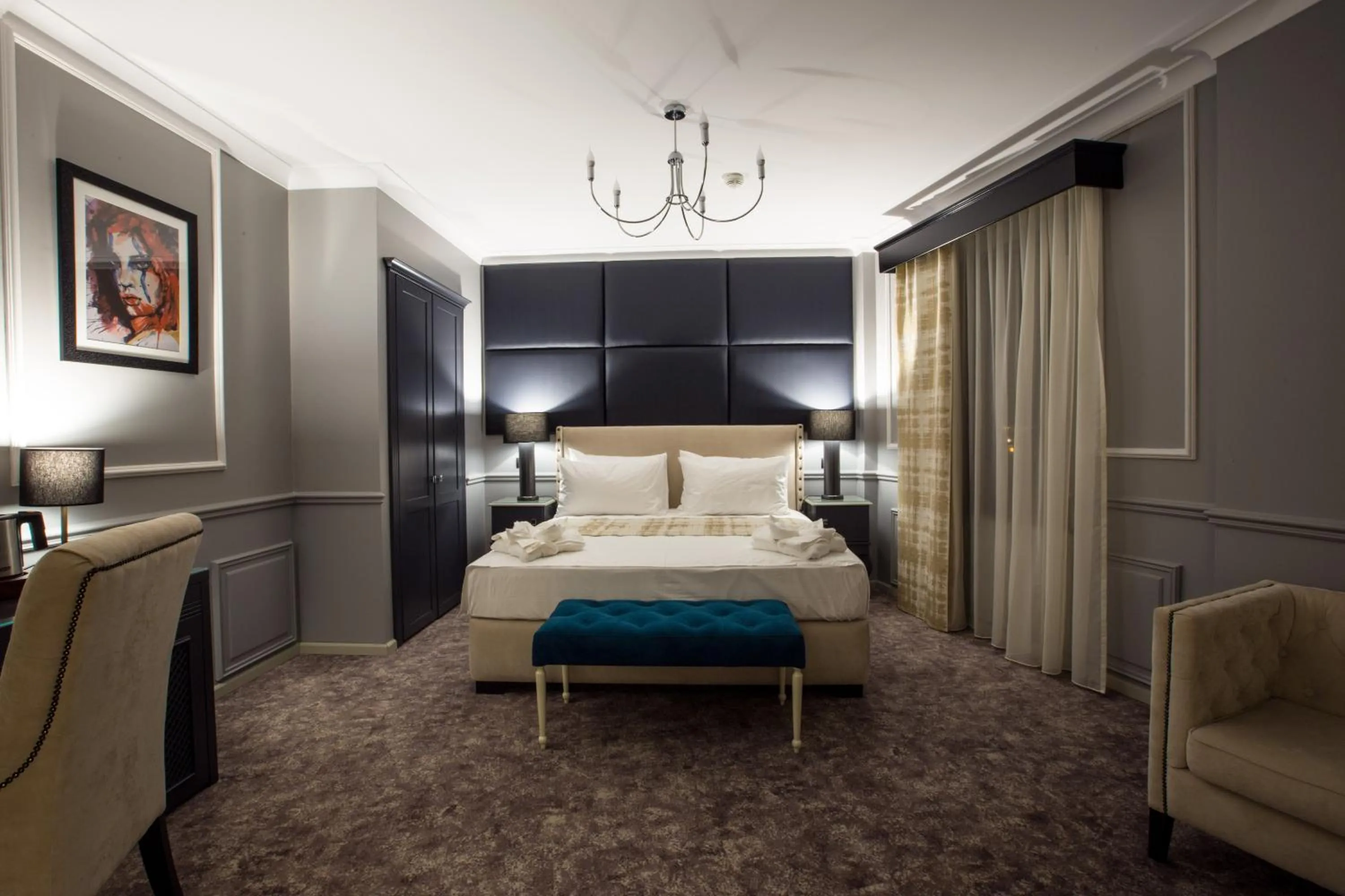 Photo of the whole room, Bed in Peninsula Boutique Hotel