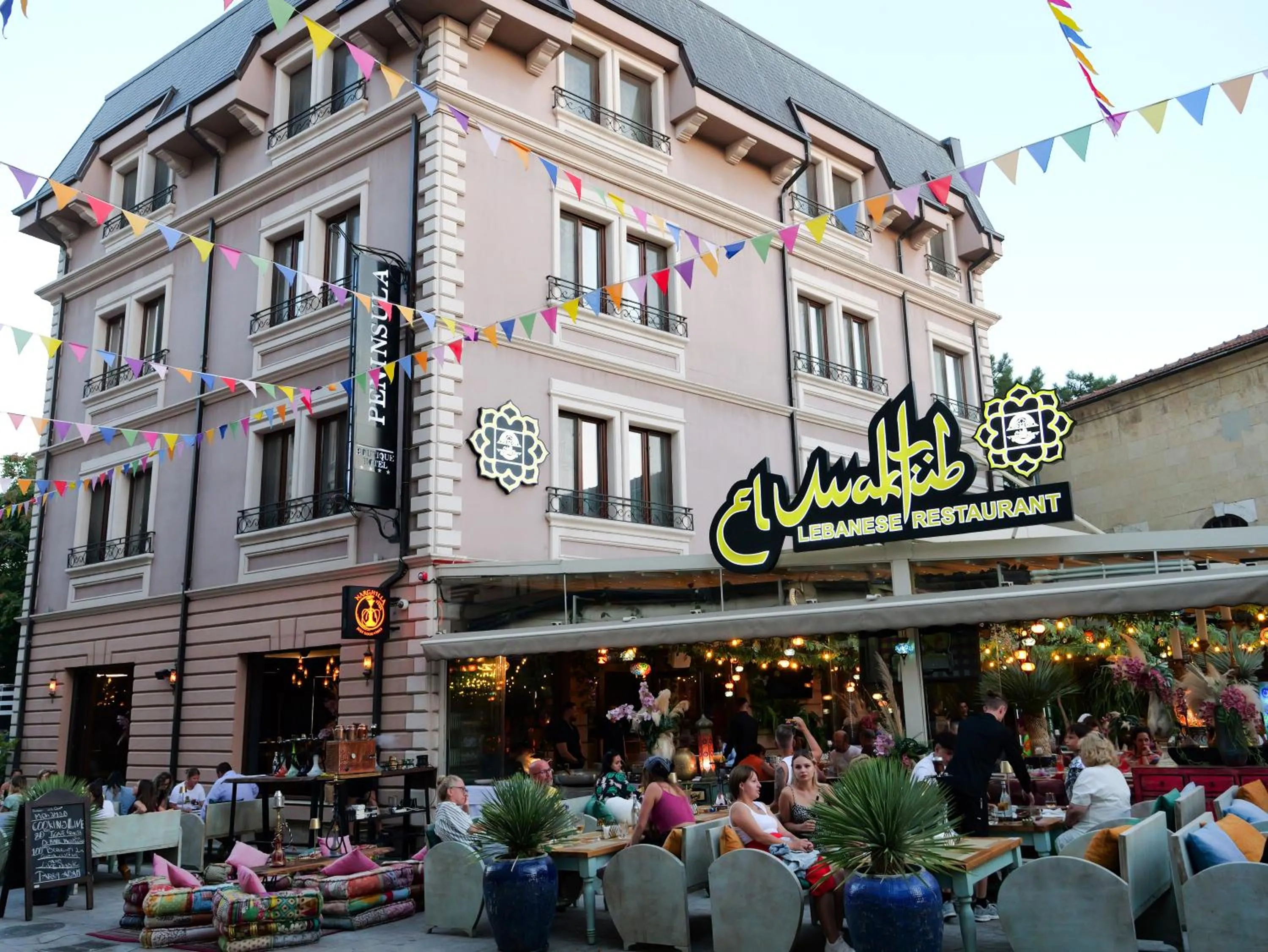 Restaurant/places to eat in Peninsula Boutique Hotel