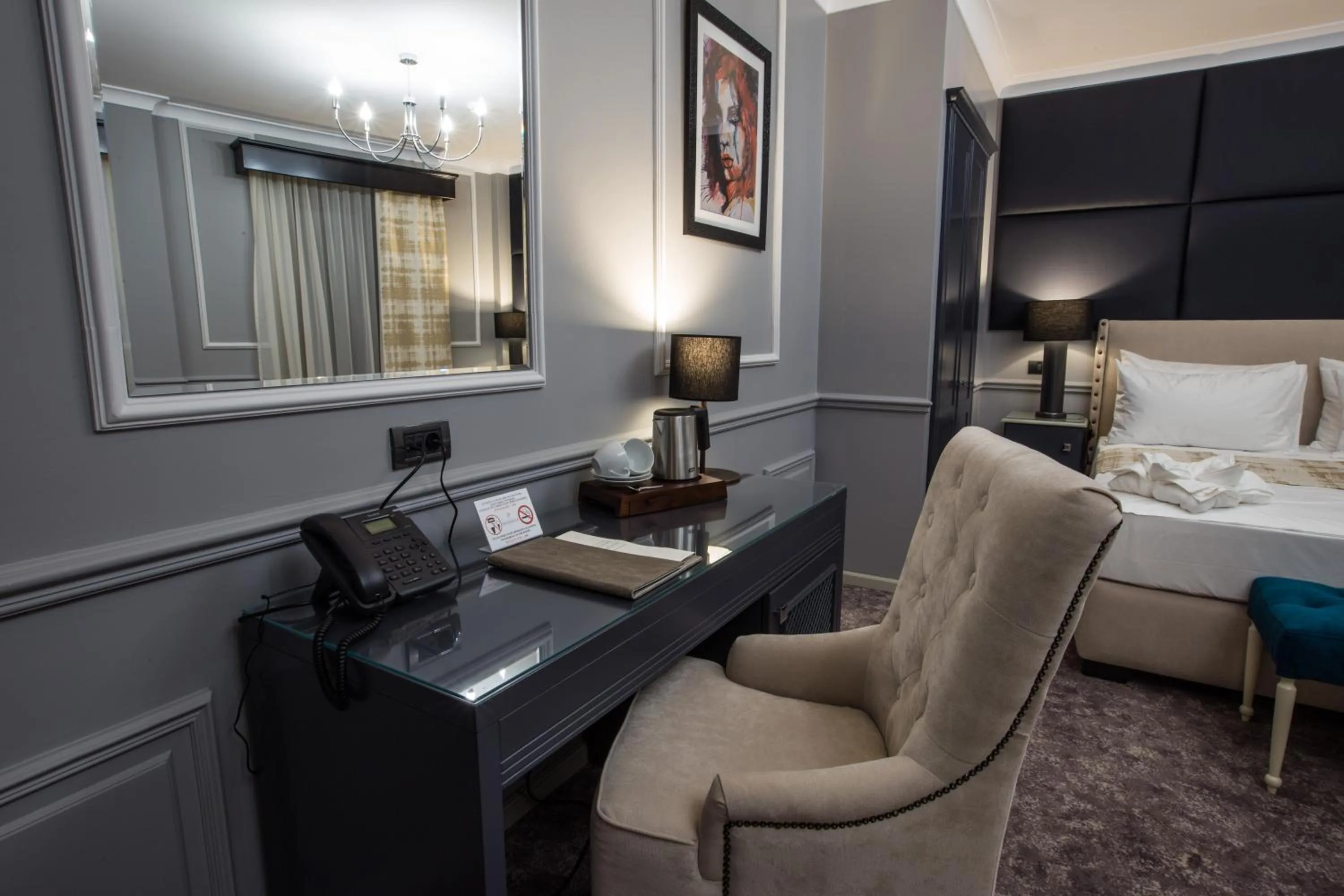 Photo of the whole room, Bed in Peninsula Boutique Hotel