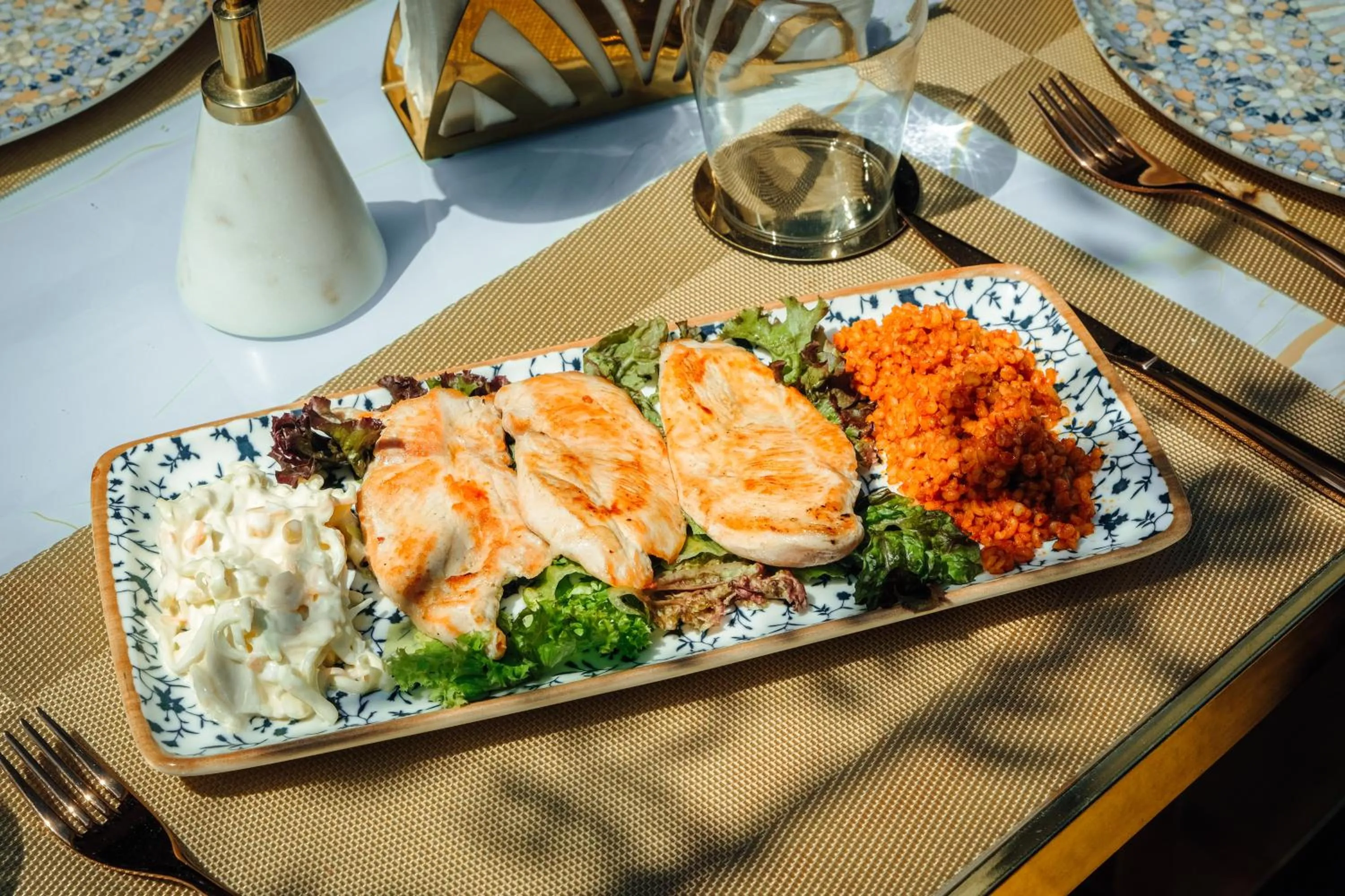 Restaurant/places to eat in Peninsula Boutique Hotel