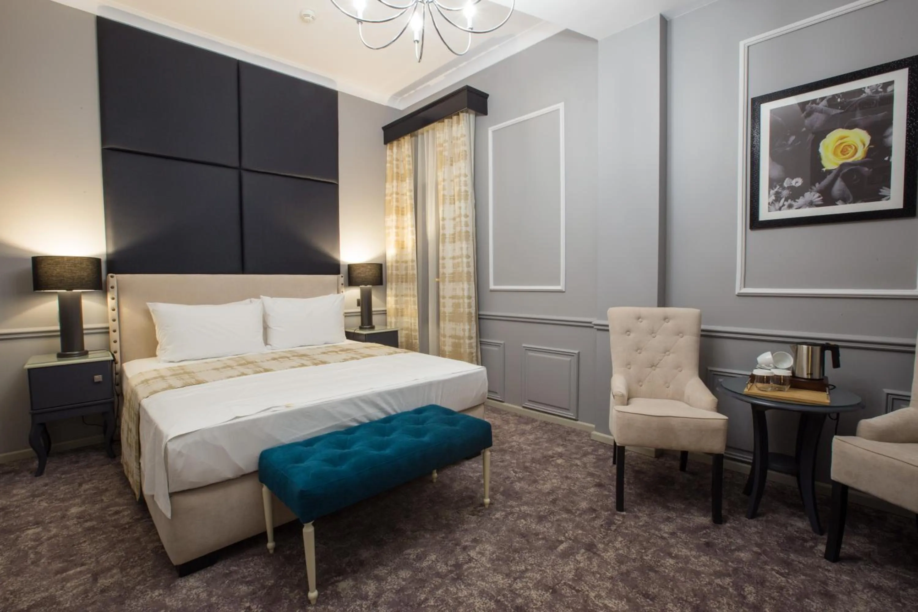 Photo of the whole room, Bed in Peninsula Boutique Hotel