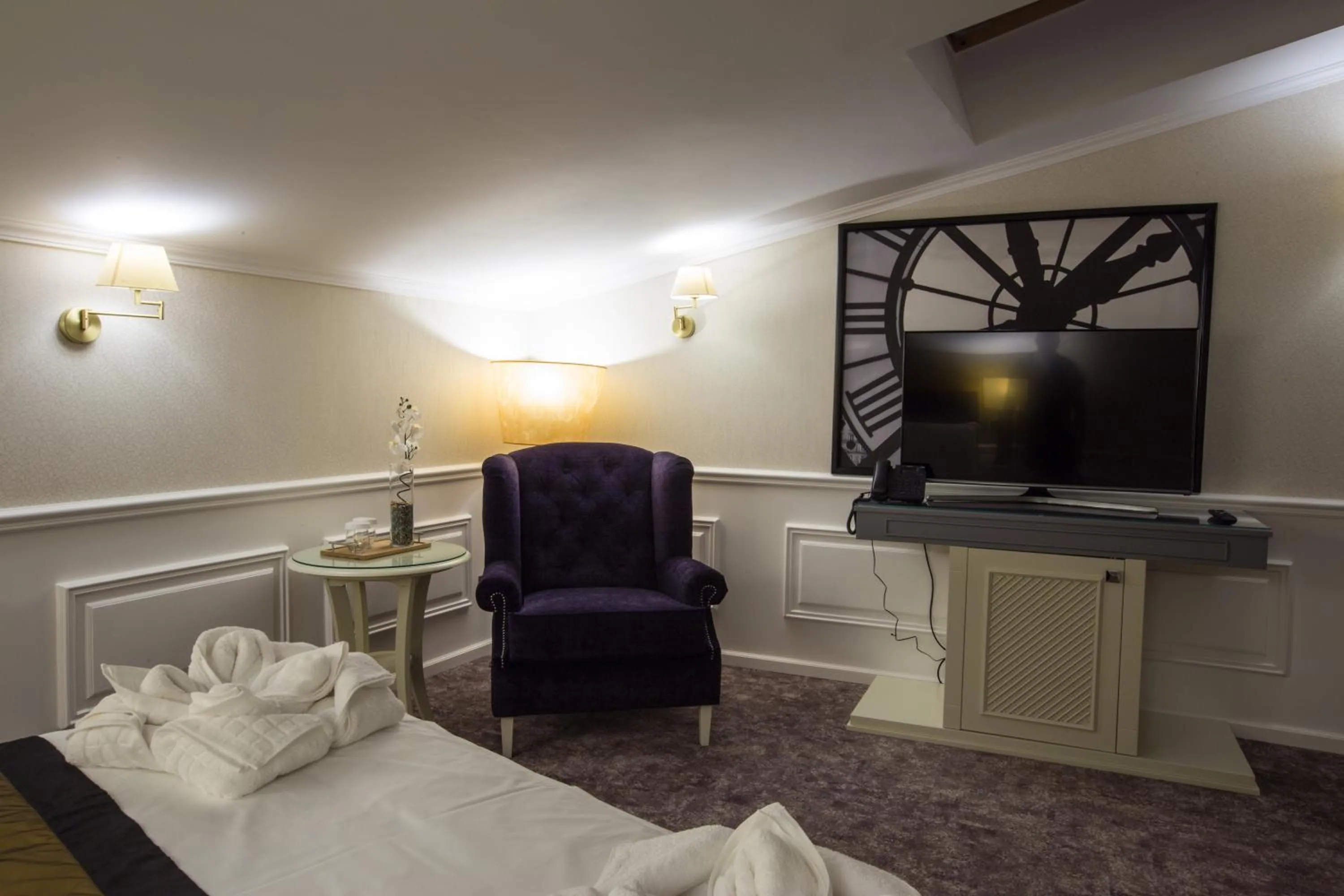 Photo of the whole room in Peninsula Boutique Hotel