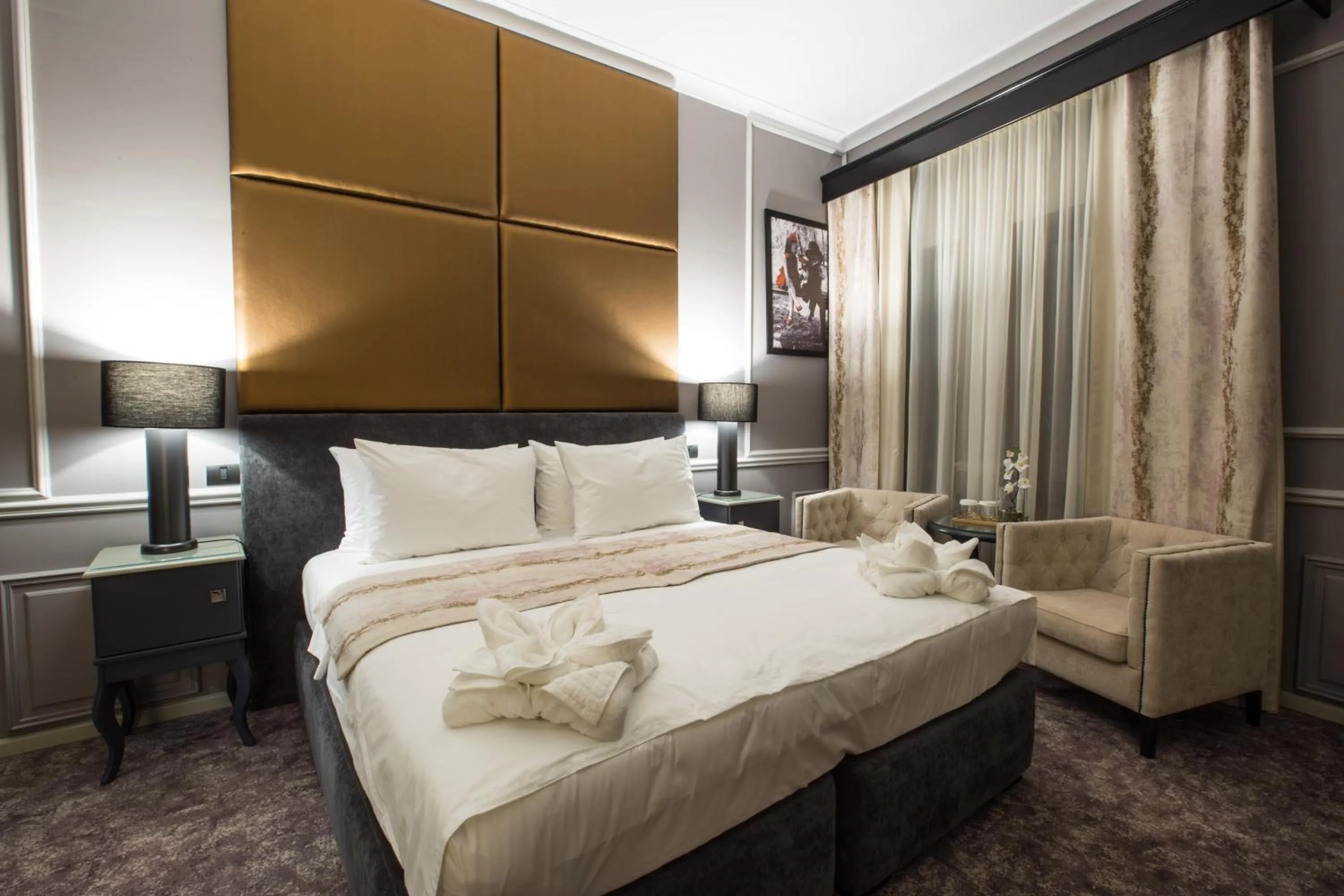 Photo of the whole room, Bed in Peninsula Boutique Hotel