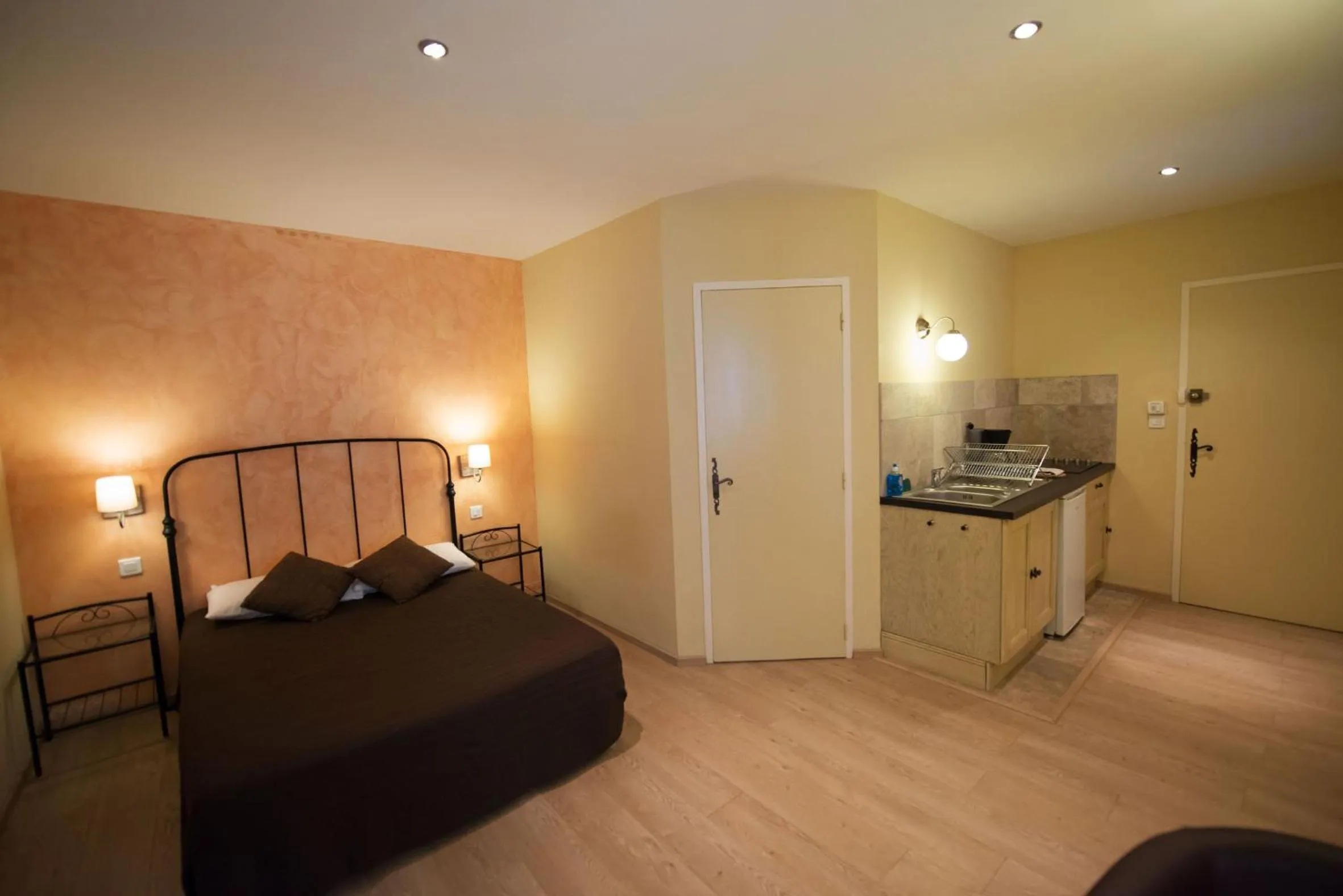 Photo of the whole room, Bed in Altera Roma Hôtel